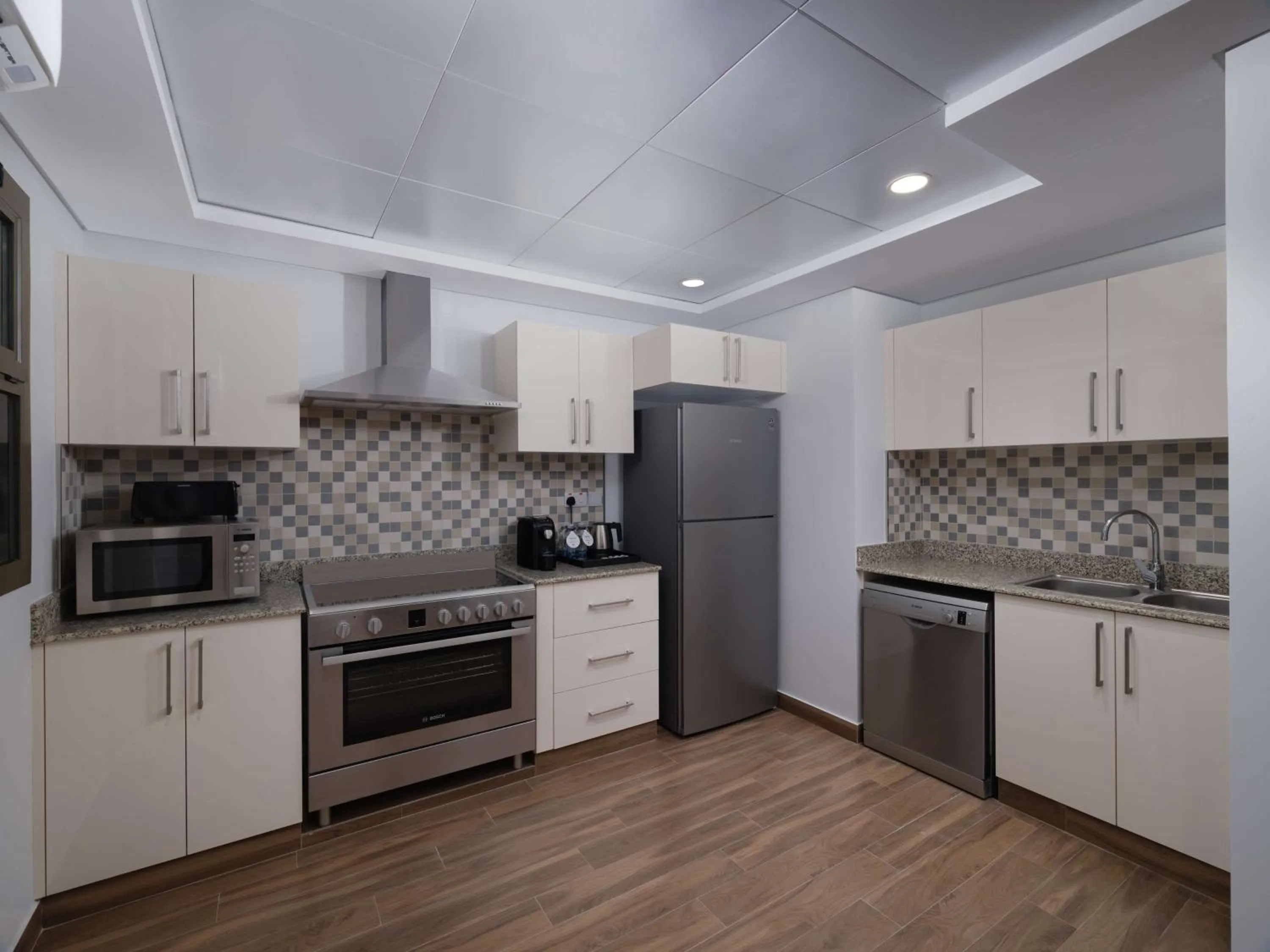 Kitchen or kitchenette in DoubleTree by Hilton Muscat Qurum