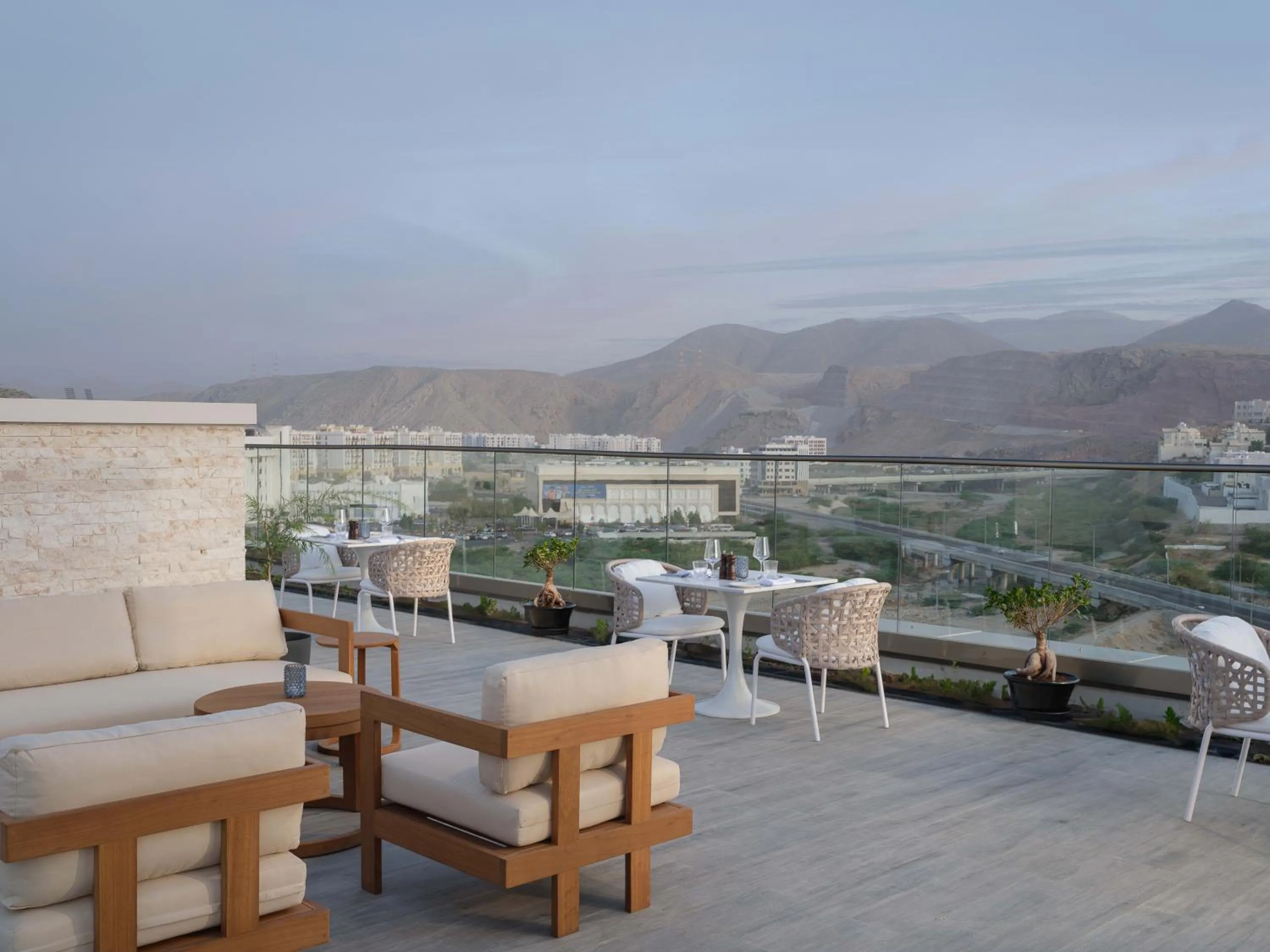 Lounge or bar in DoubleTree by Hilton Muscat Qurum