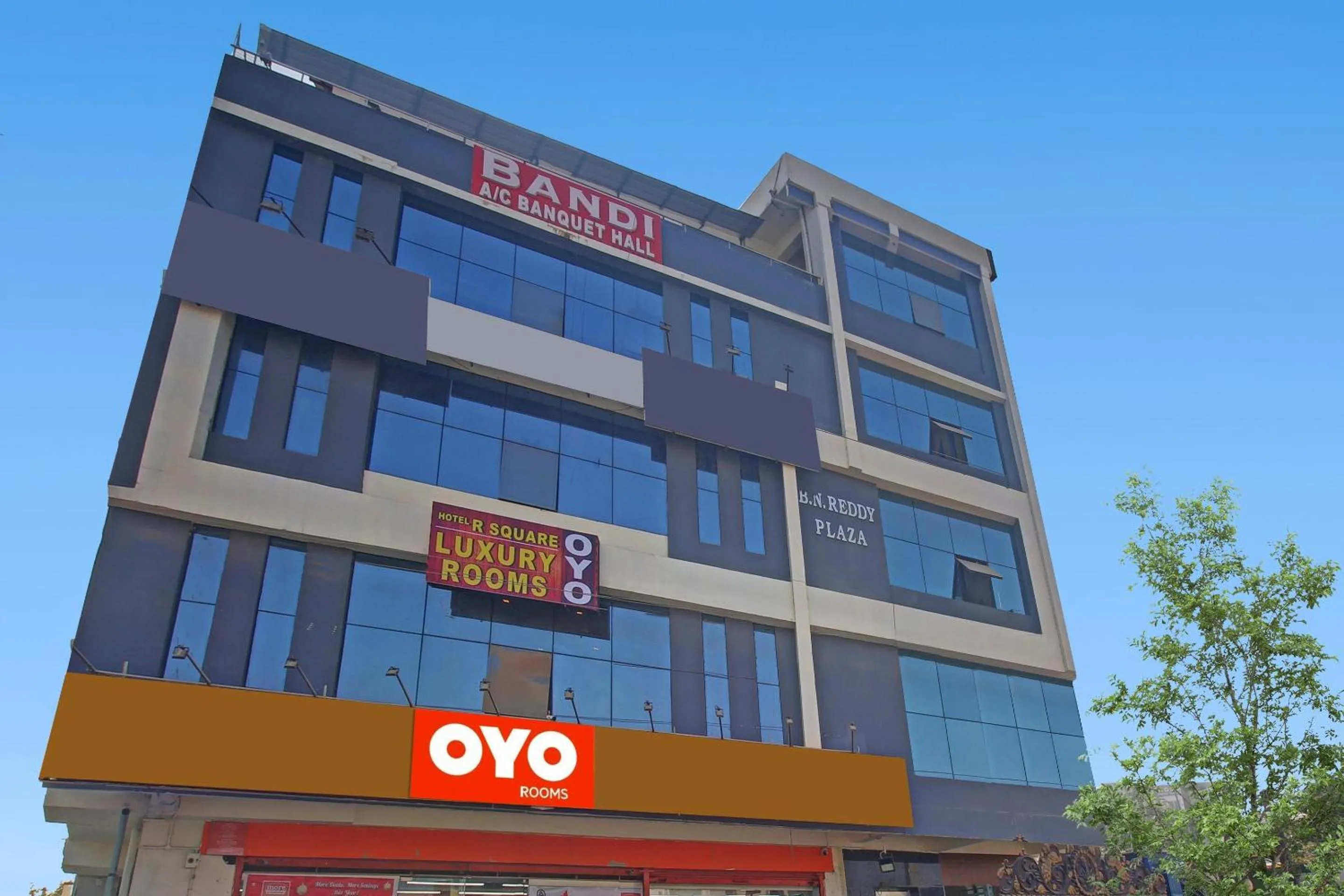 Facade/entrance in Hotel O R Square