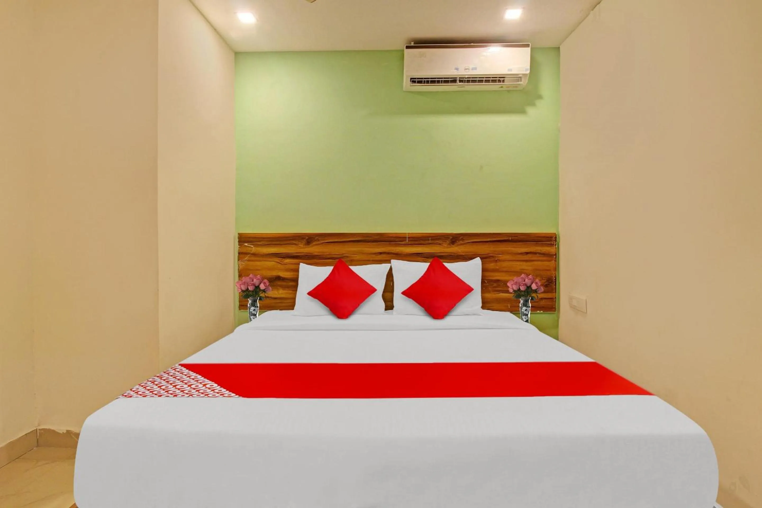 Bedroom, Bed in Hotel O R Square