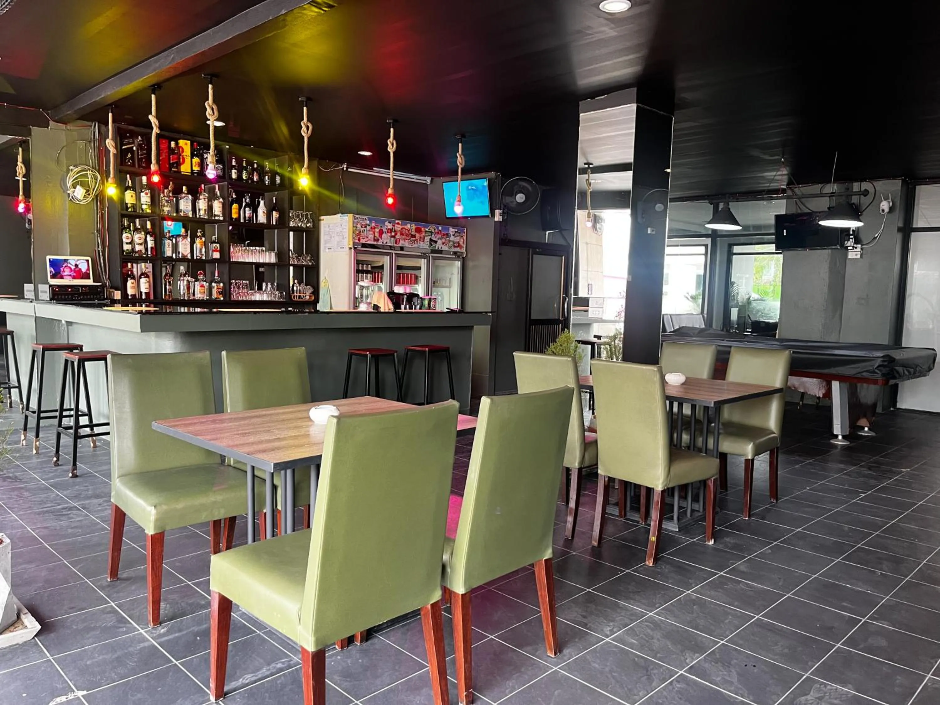 Communal lounge/ TV room in Golden Monkey Samui