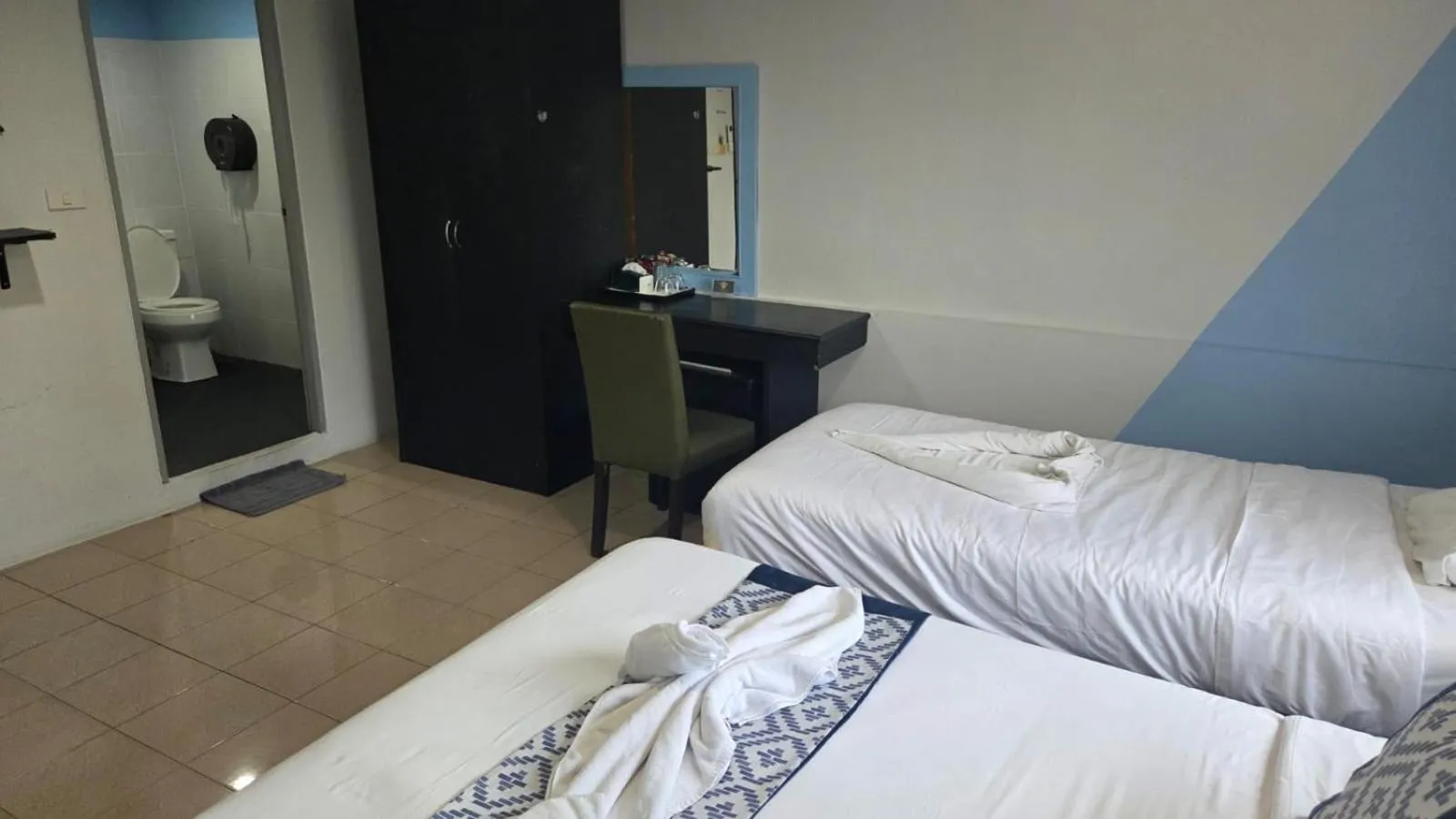 Bedroom, Bed in Golden Monkey Samui