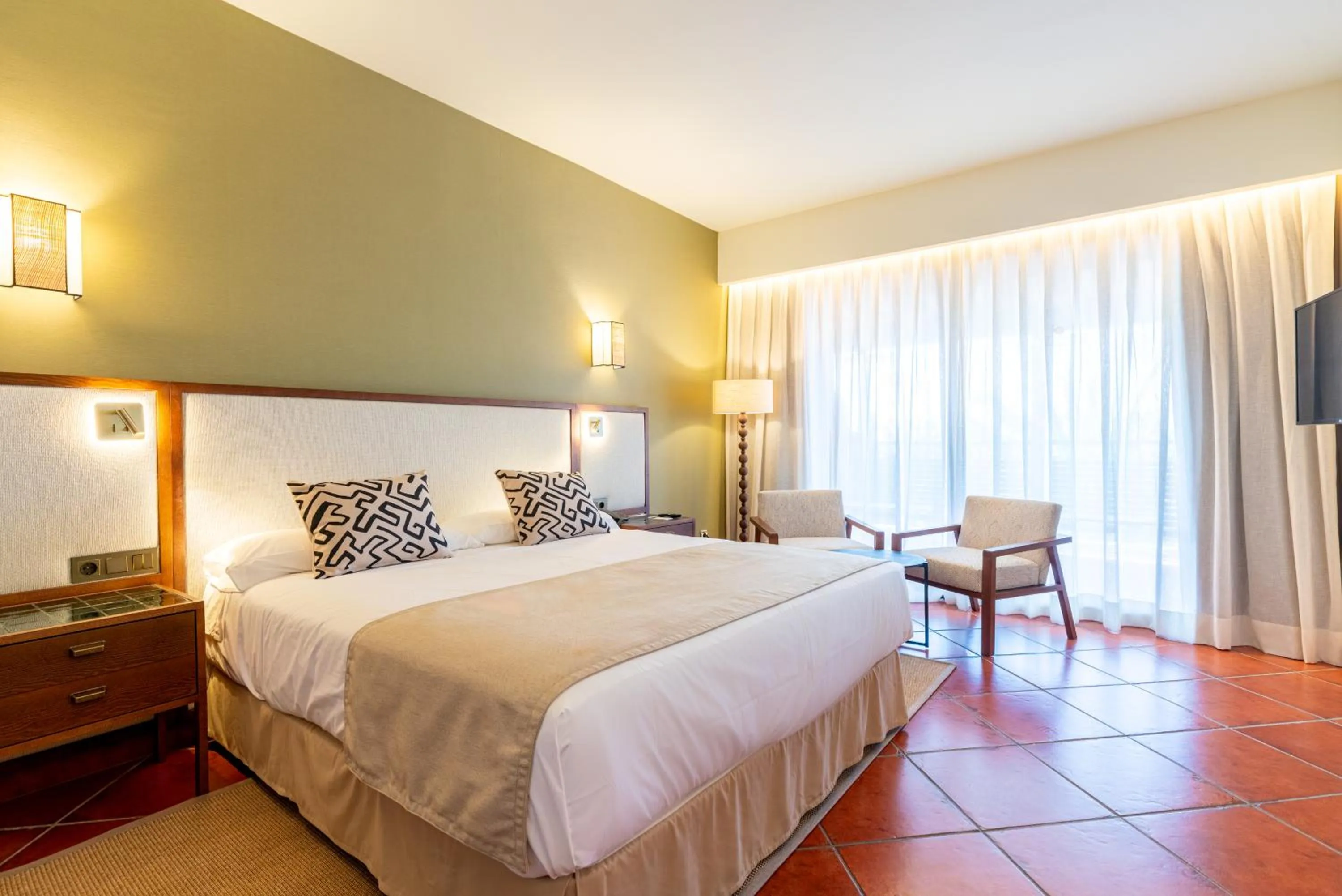 Bedroom, Bed in Puerto Antilla Grand Hotel