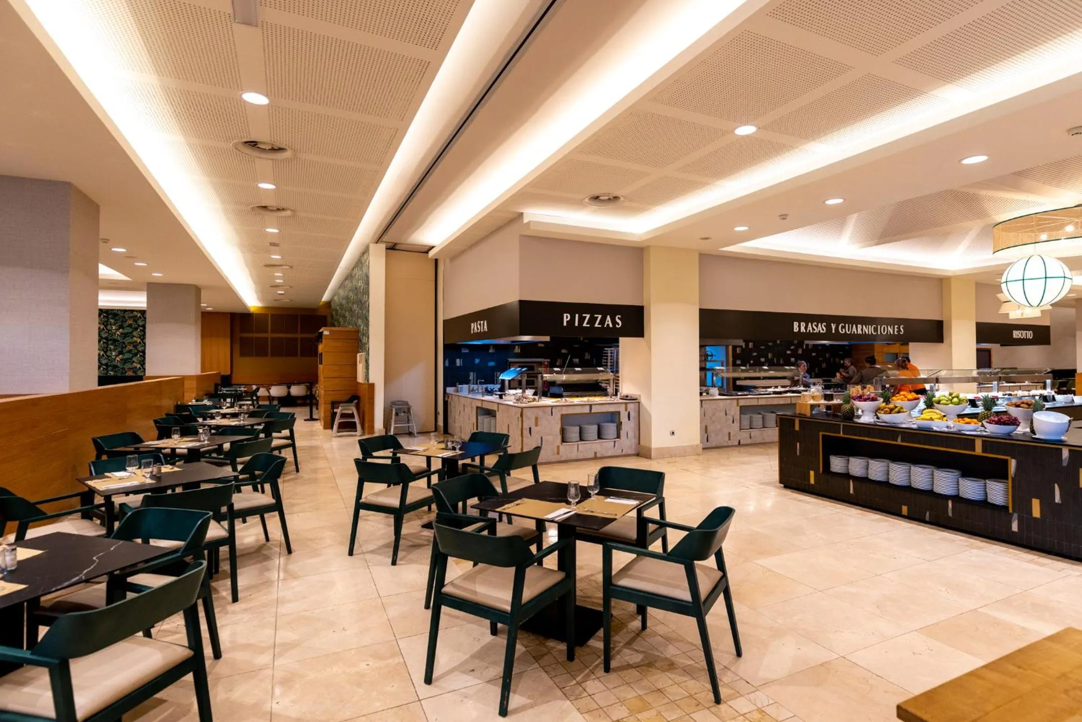 Restaurant/places to eat in Puerto Antilla Grand Hotel