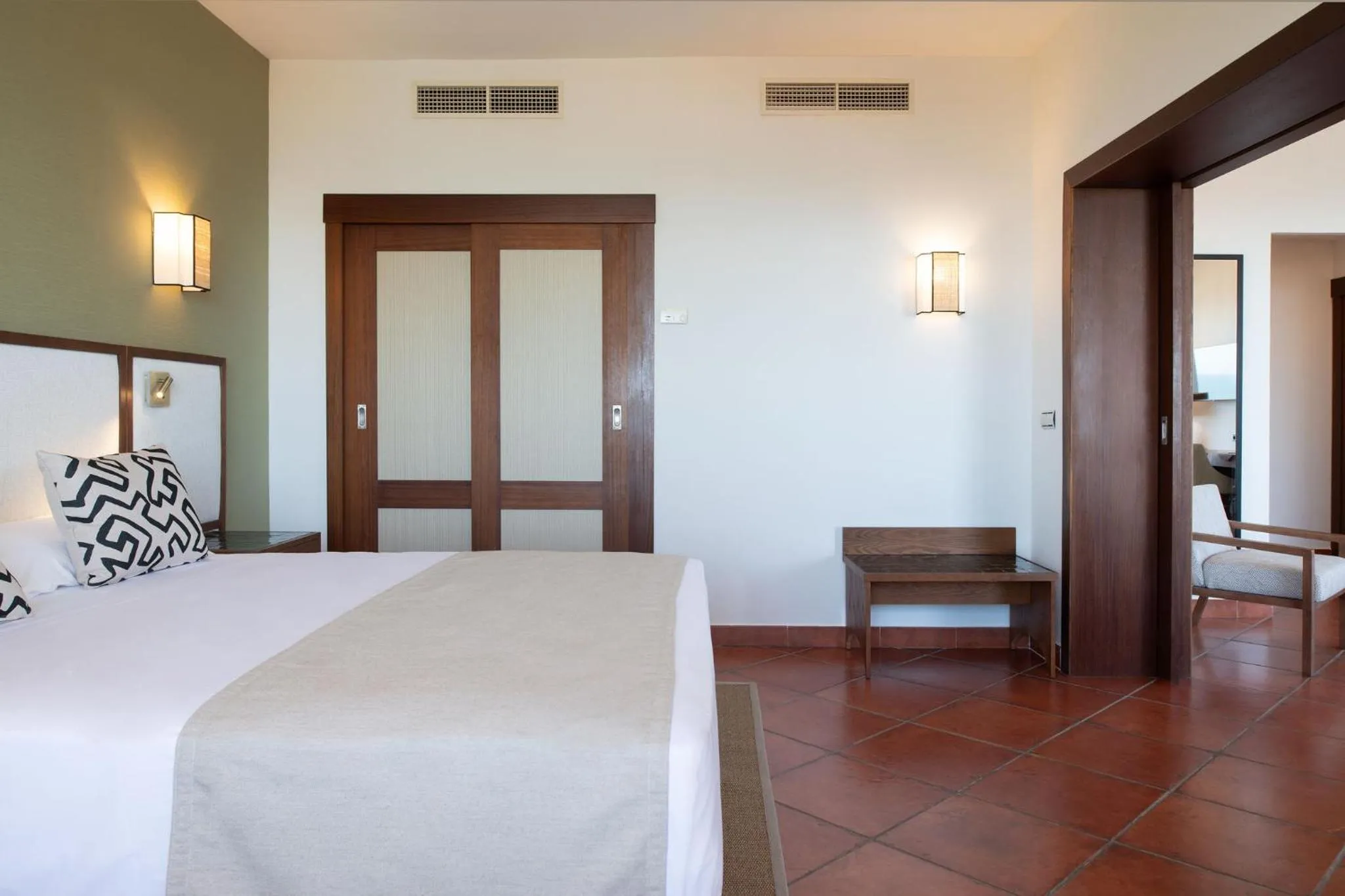 Bedroom, Bed in Puerto Antilla Grand Hotel