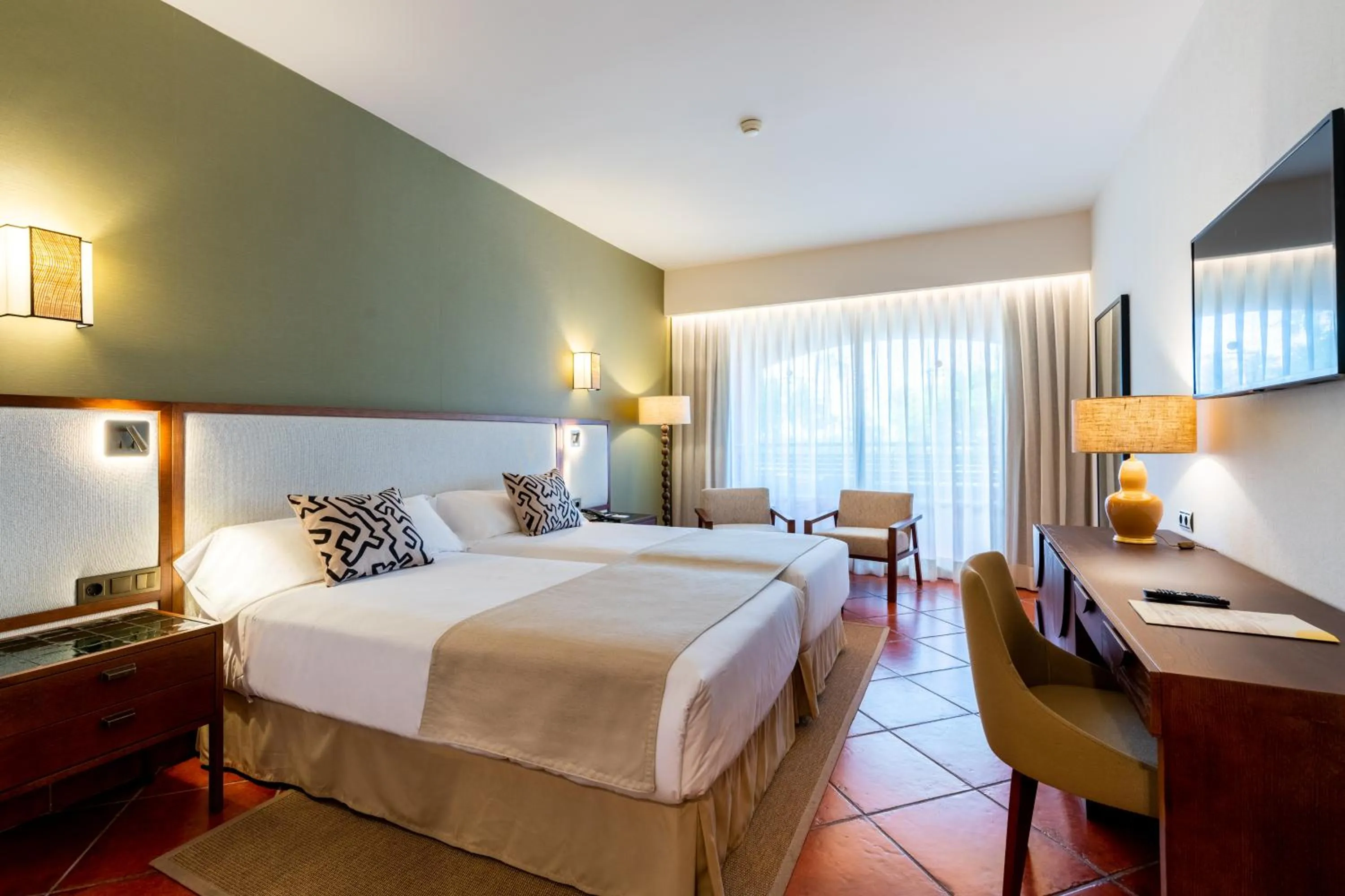 TV and multimedia, Bed in Puerto Antilla Grand Hotel