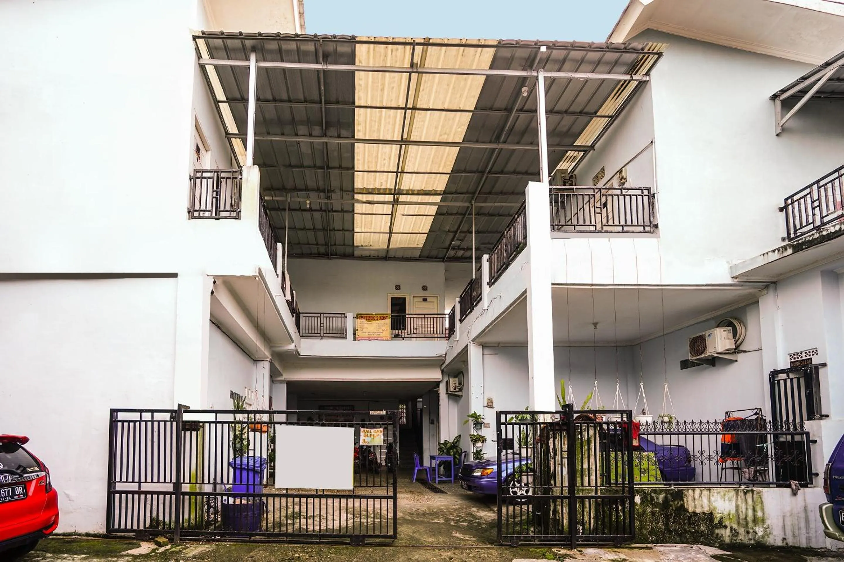 Facade/entrance in OYO Life 92046 Garuda Residence