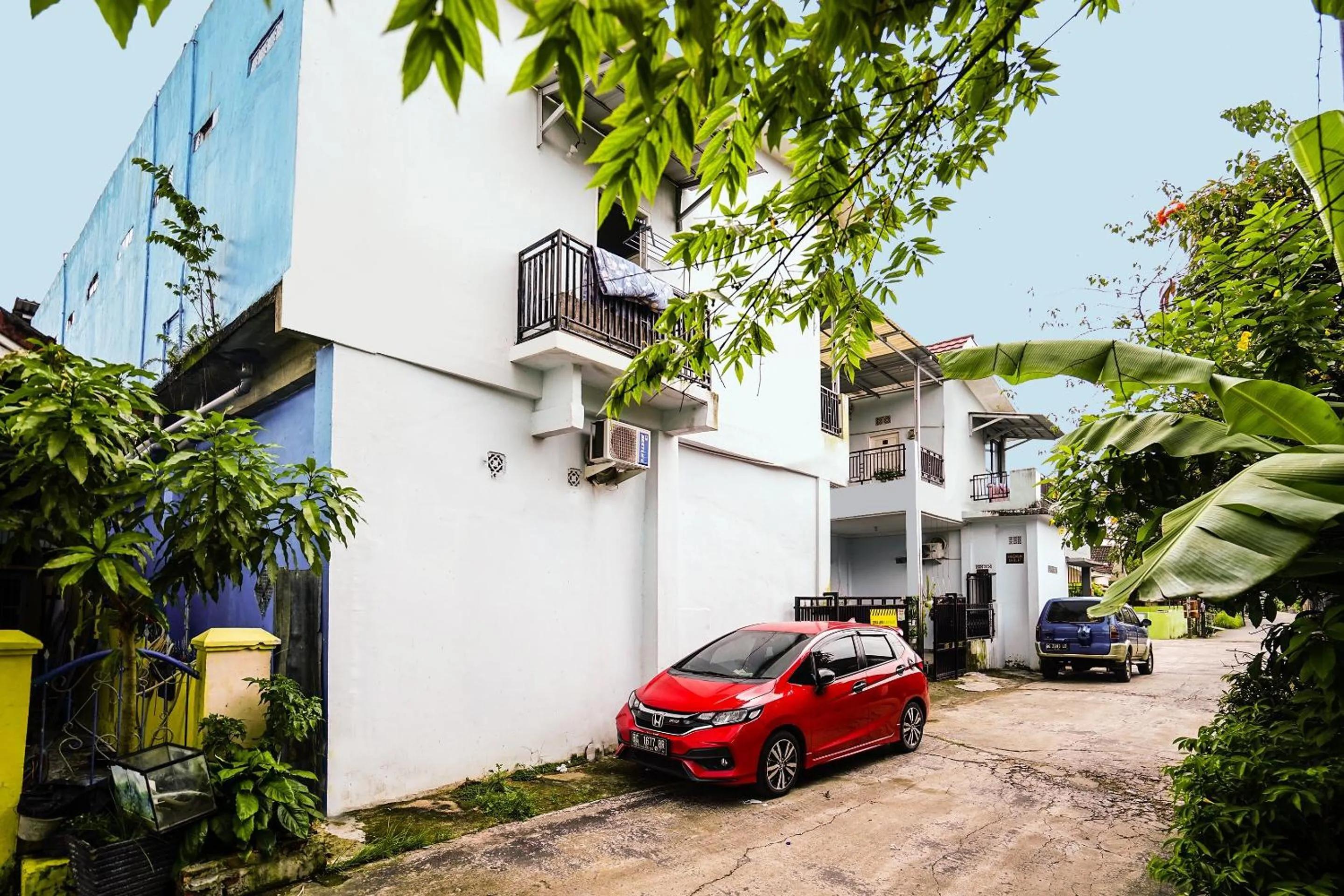Facade/entrance in OYO Life 92046 Garuda Residence