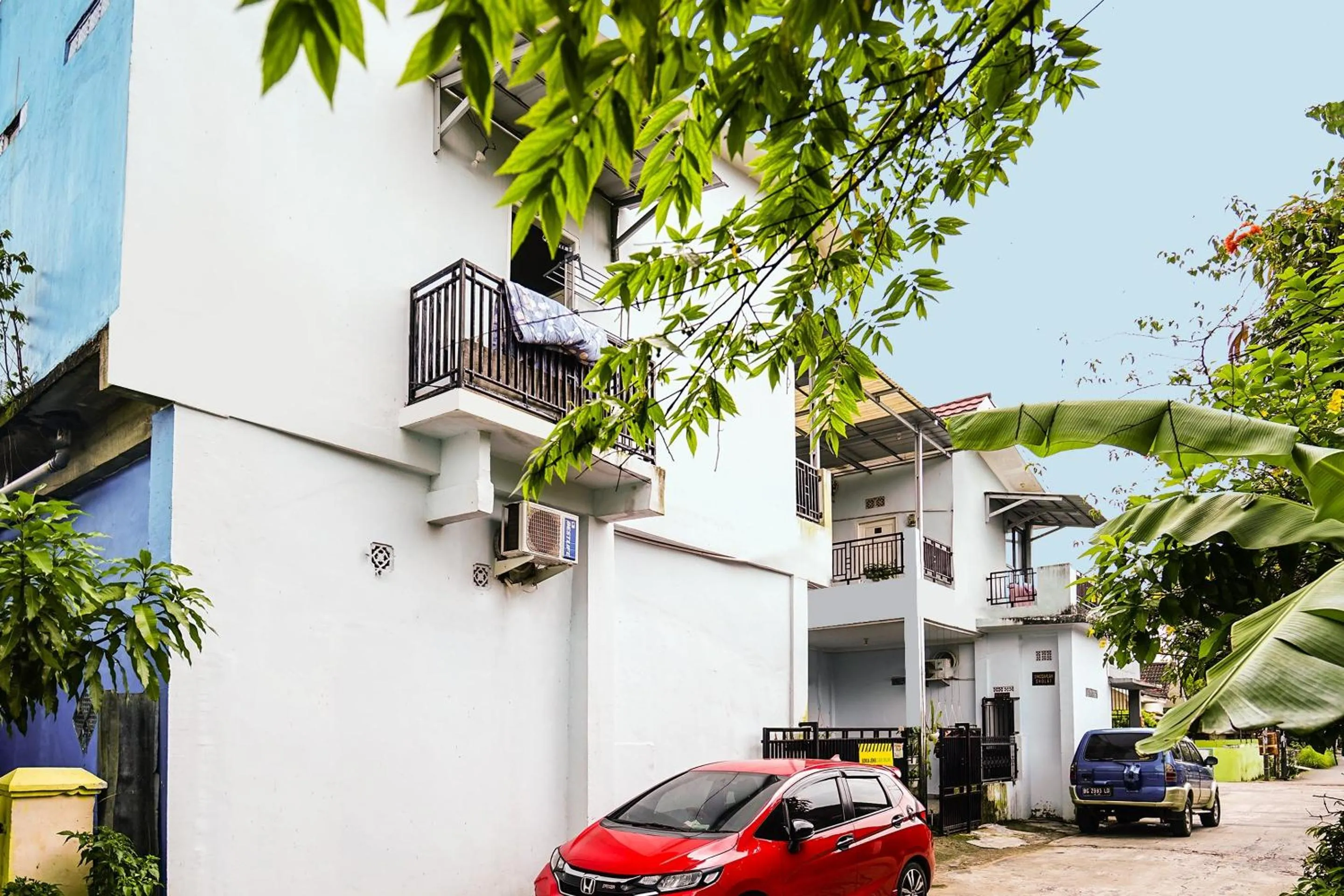 Facade/entrance in OYO Life 92046 Garuda Residence