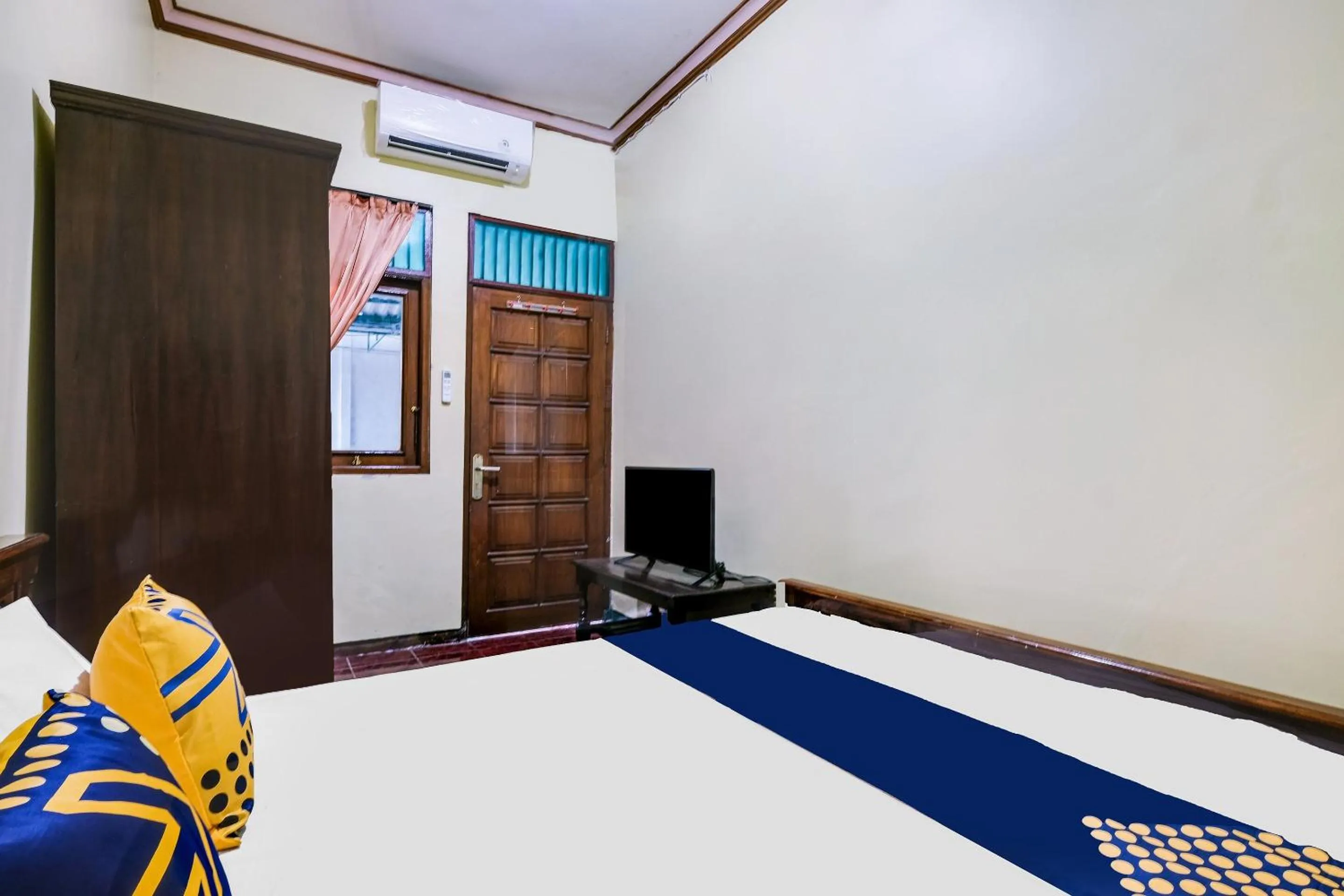 Bedroom in SPOT ON 92068 Pudja Kesuma Homestay Syariah Yogyakarta