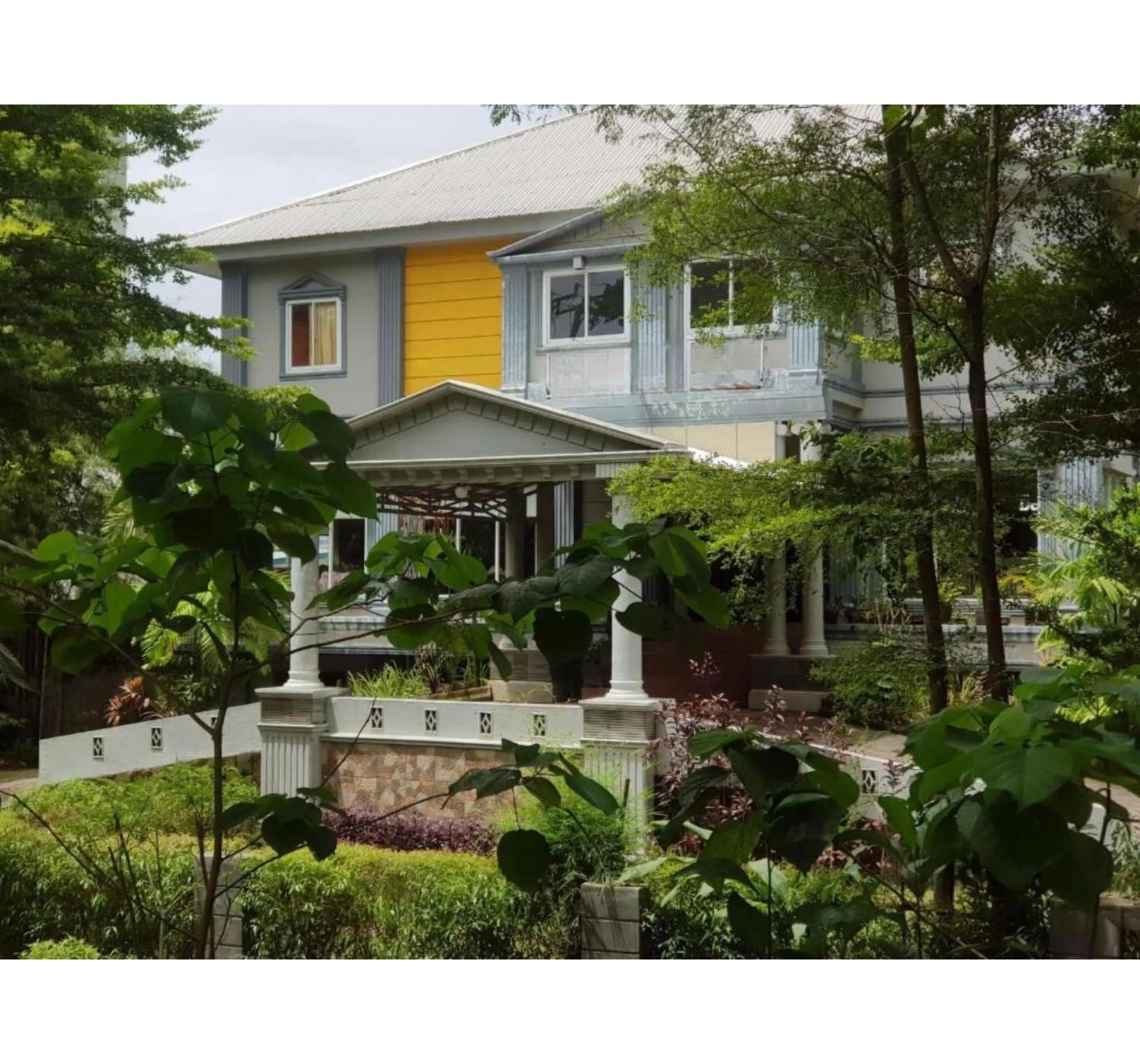 Property building in Hotel O Subur