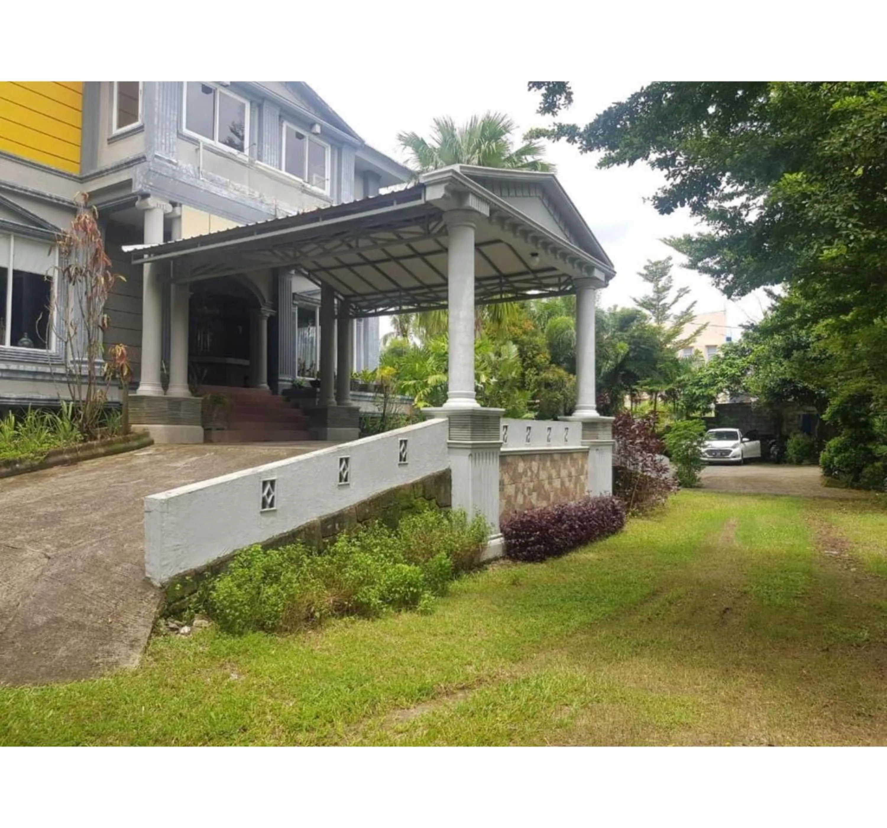 Facade/entrance in Hotel O Subur