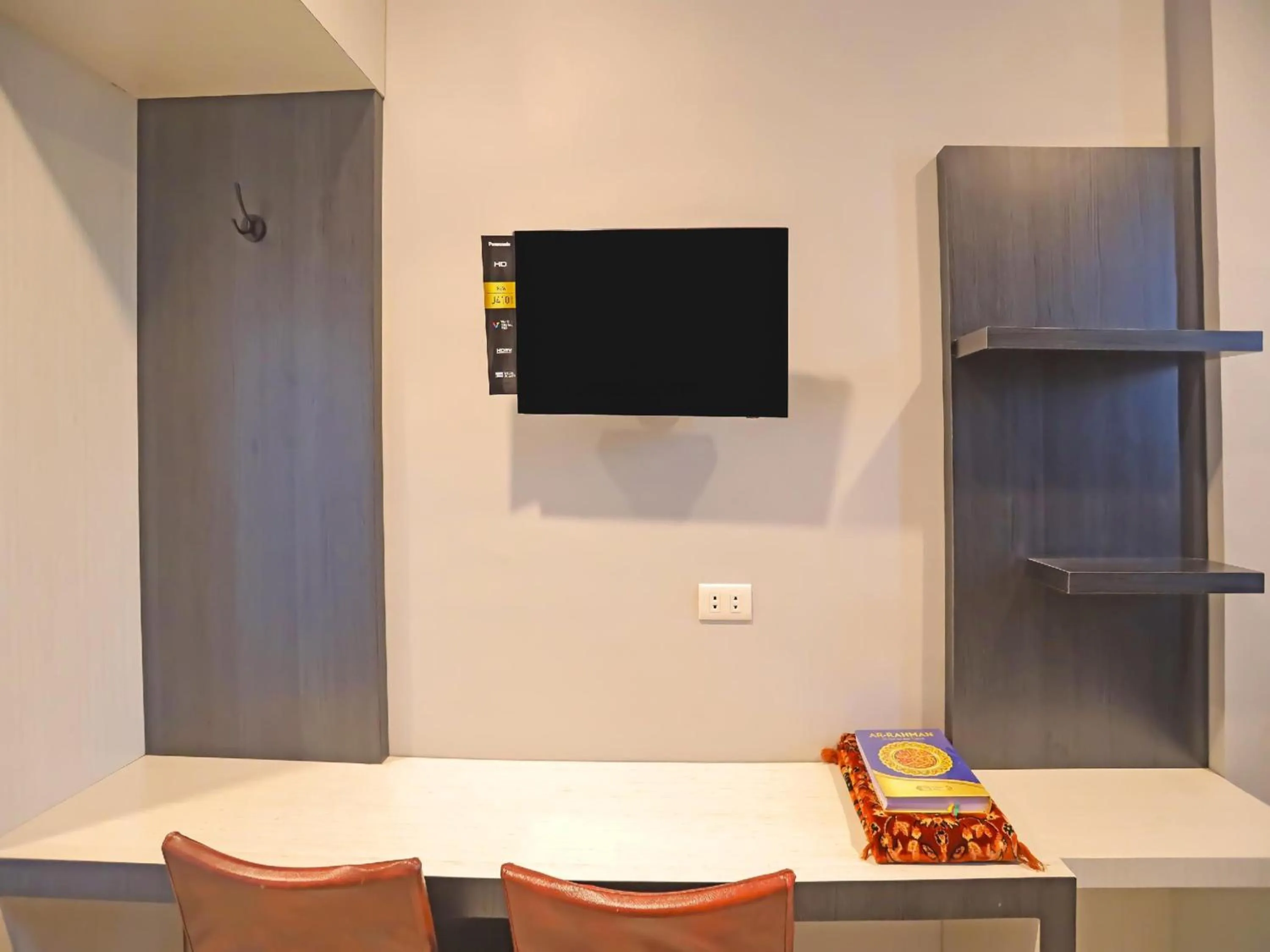 Bedroom in Capital O 92096 Kuala Ulee Lheue Residence Syariah