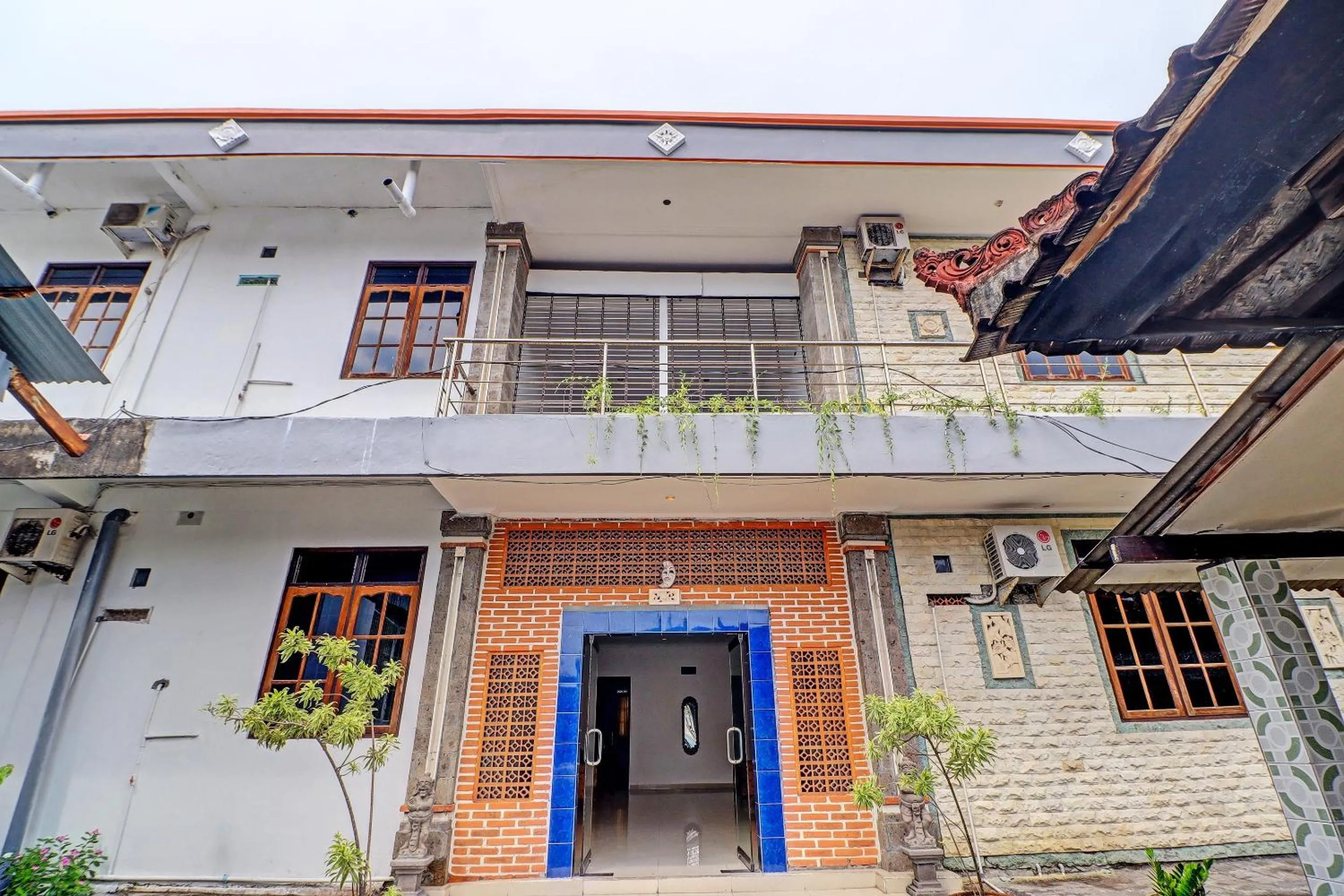 Facade/entrance in Capital O 92094 Hotel Kertha