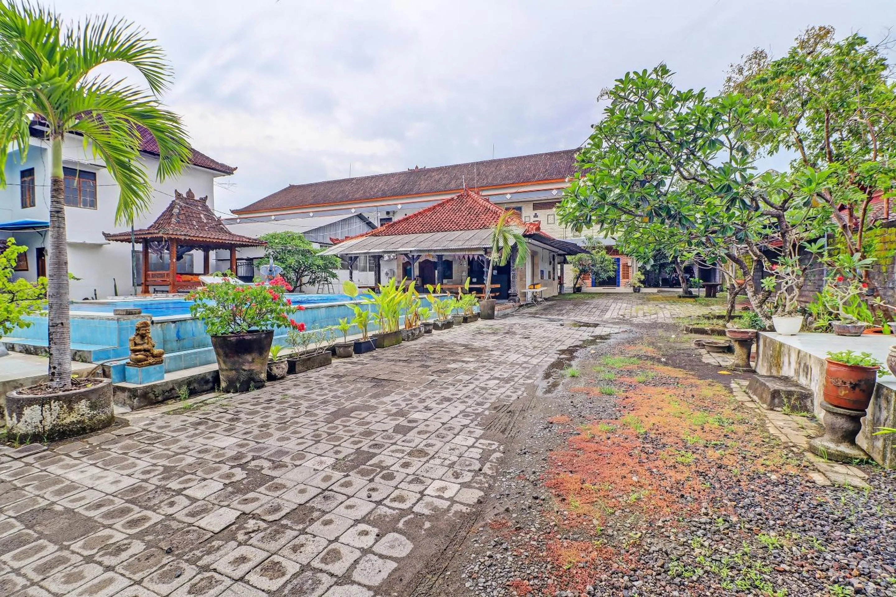 Facade/entrance in Capital O 92094 Hotel Kertha