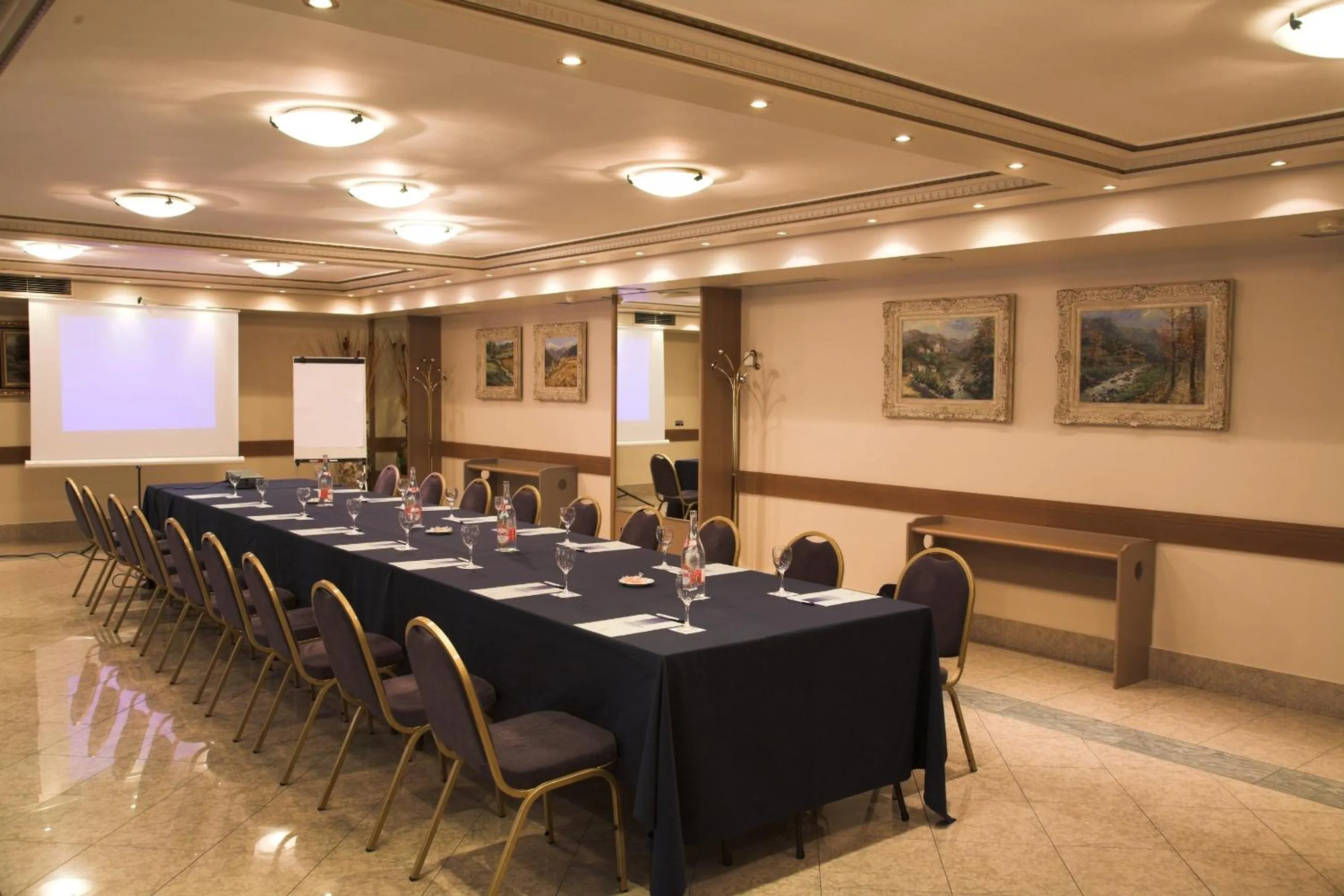 Business facilities in Hotel Albret