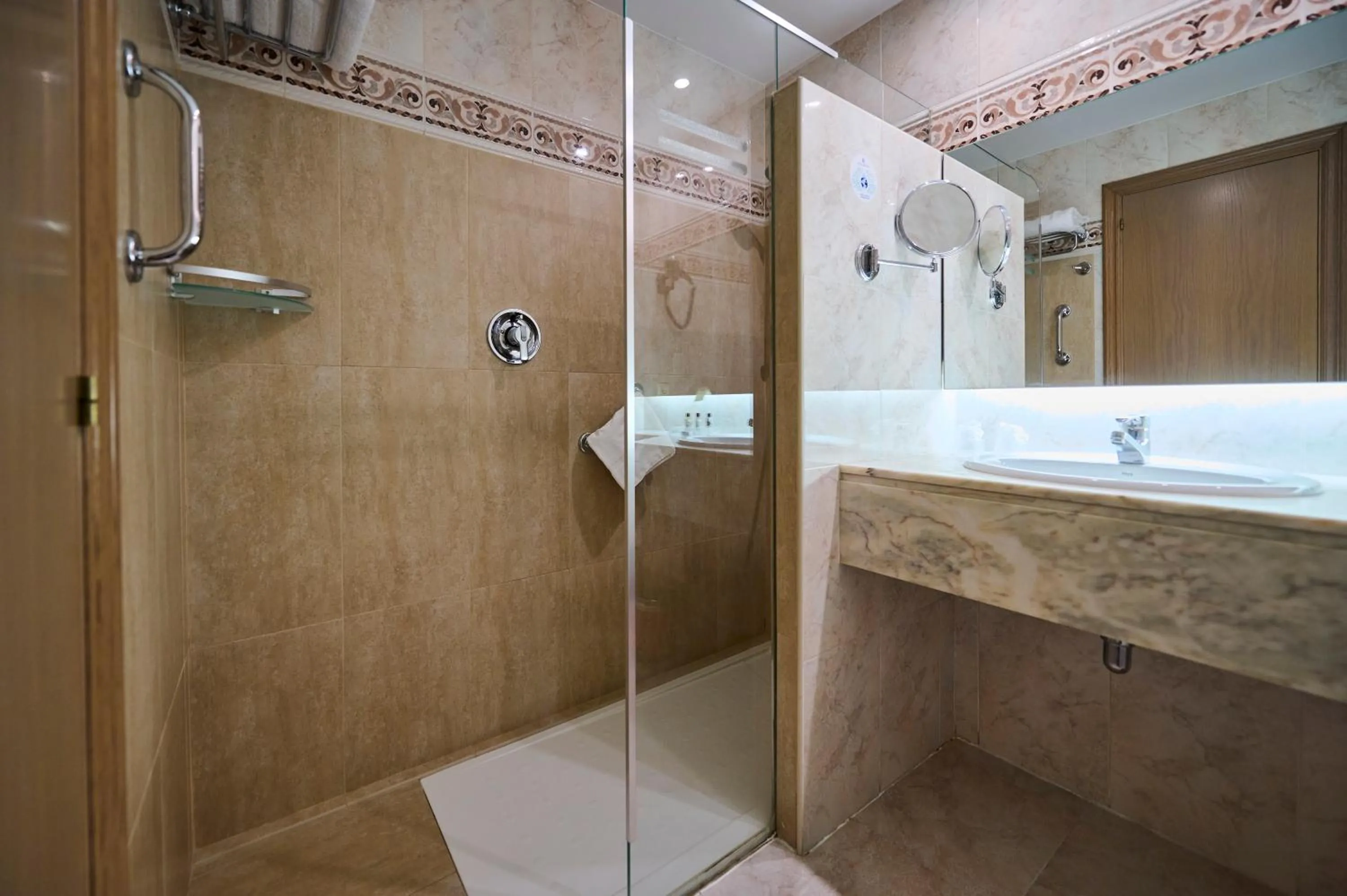 Bathroom in Hotel Albret