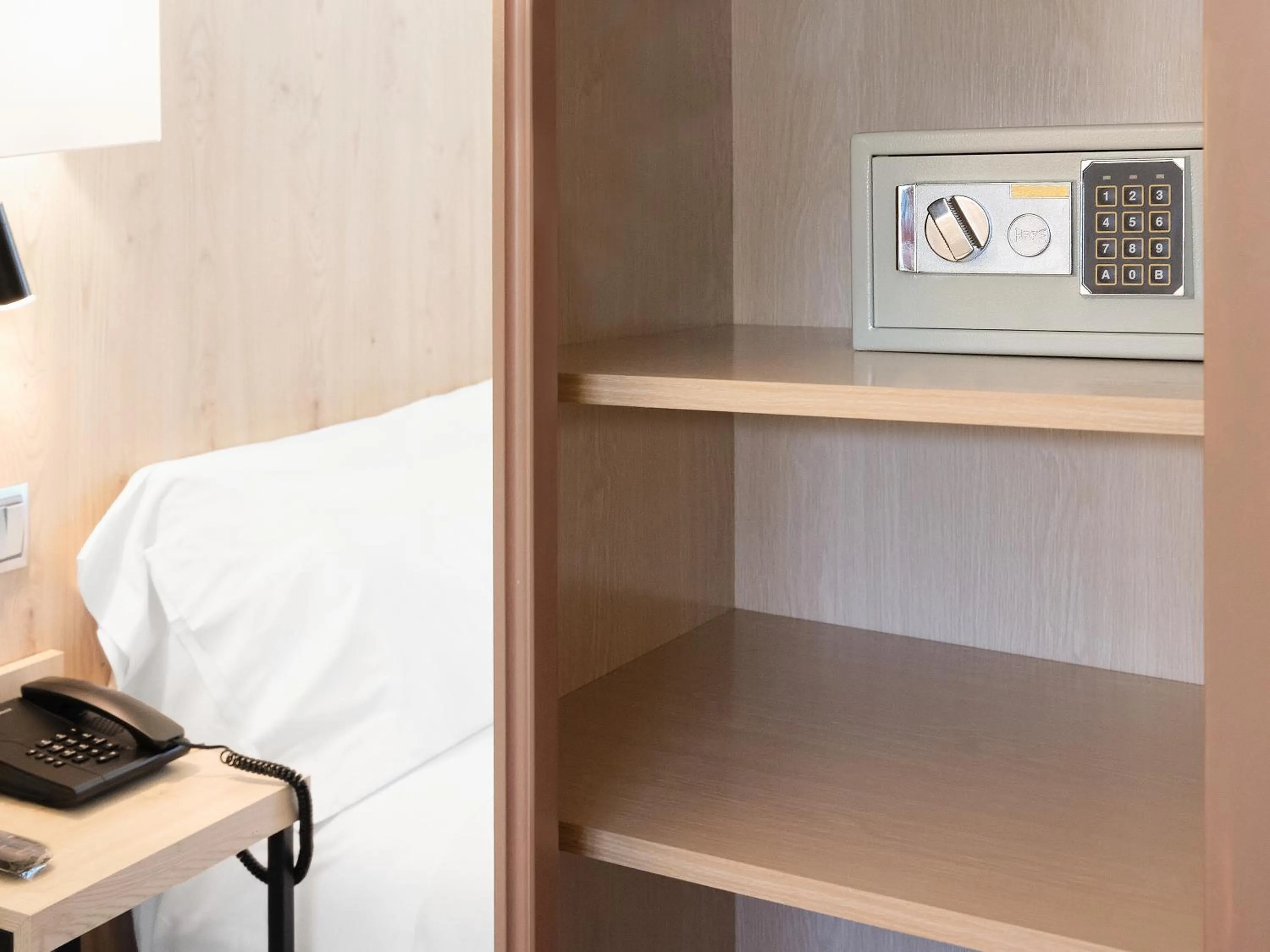 wardrobe in Hotel Albret