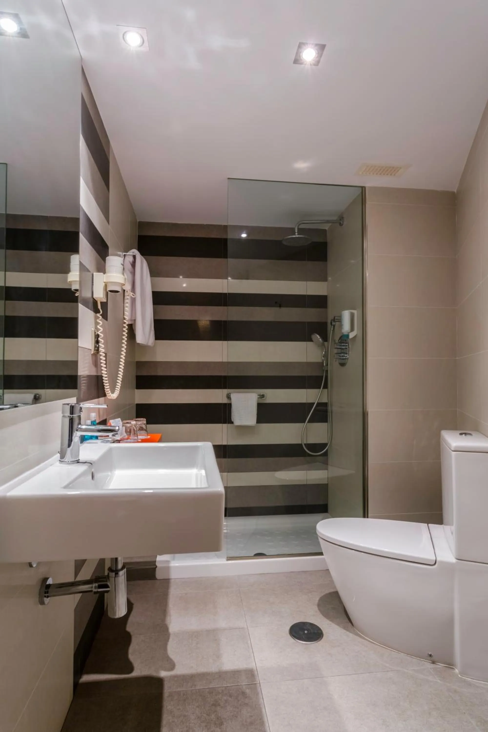 Bathroom in Nuevo Torreluz