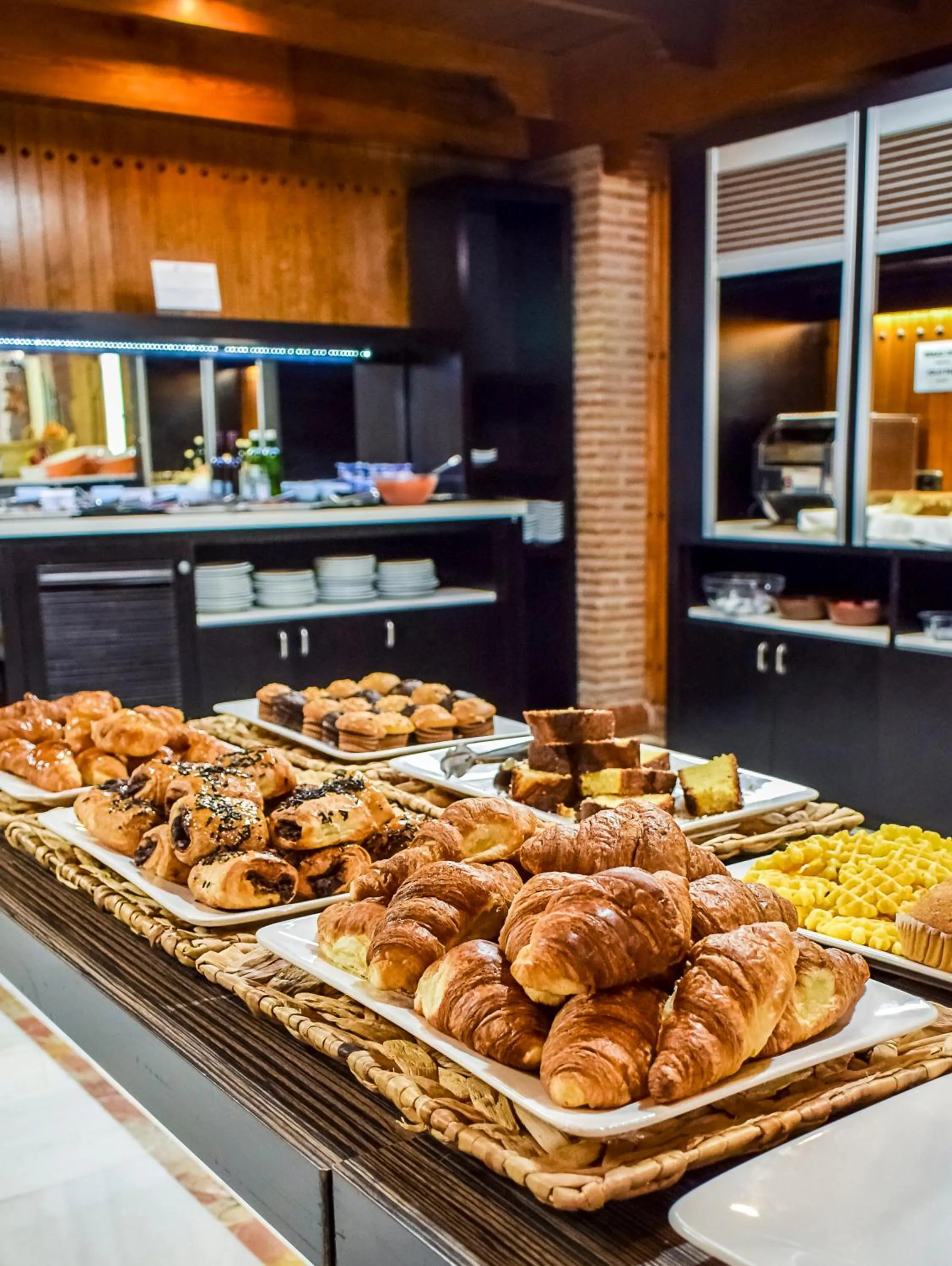 Buffet breakfast in Nuevo Torreluz