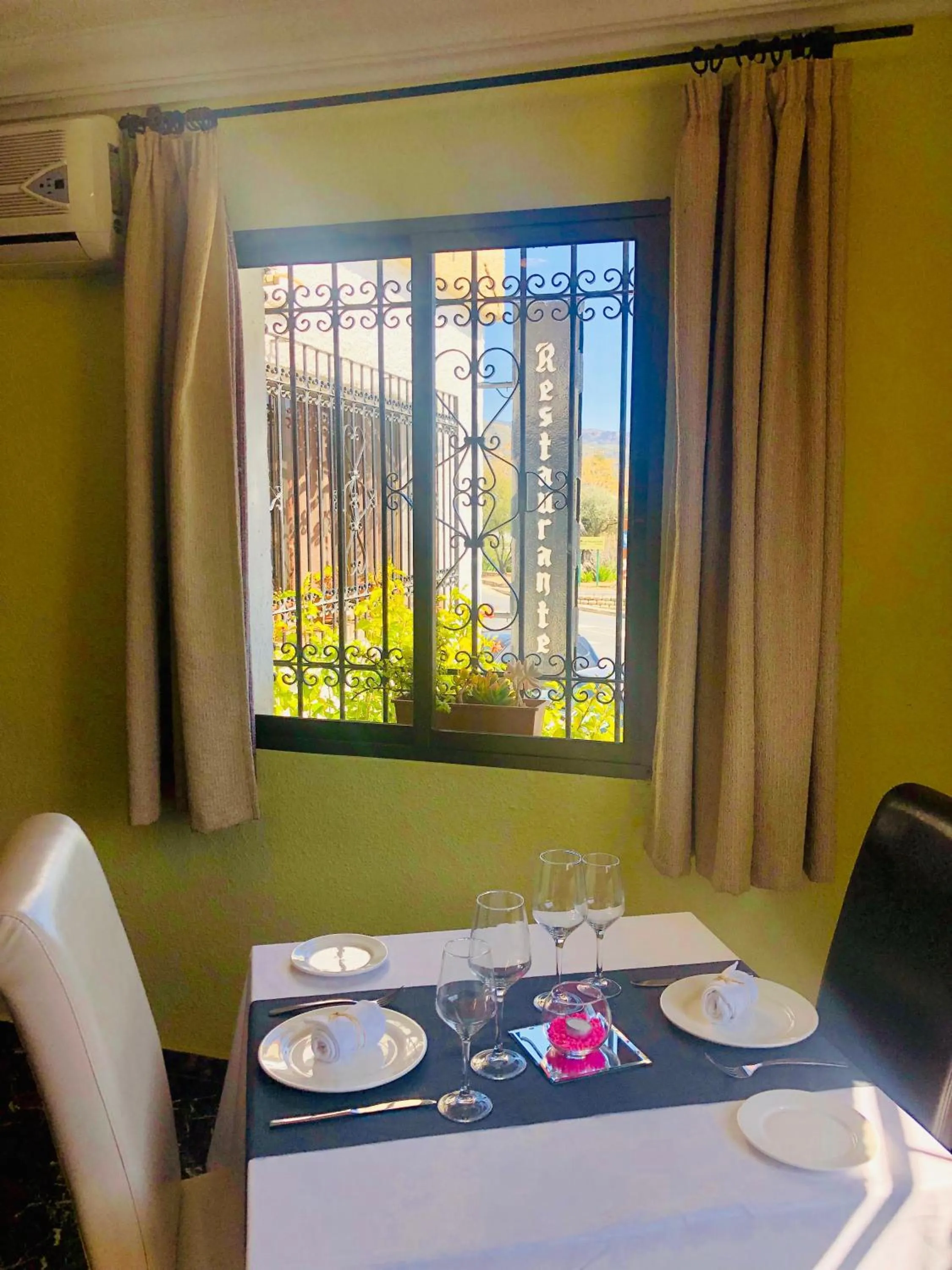 Restaurant/places to eat in Hotel Puerta Nazarí