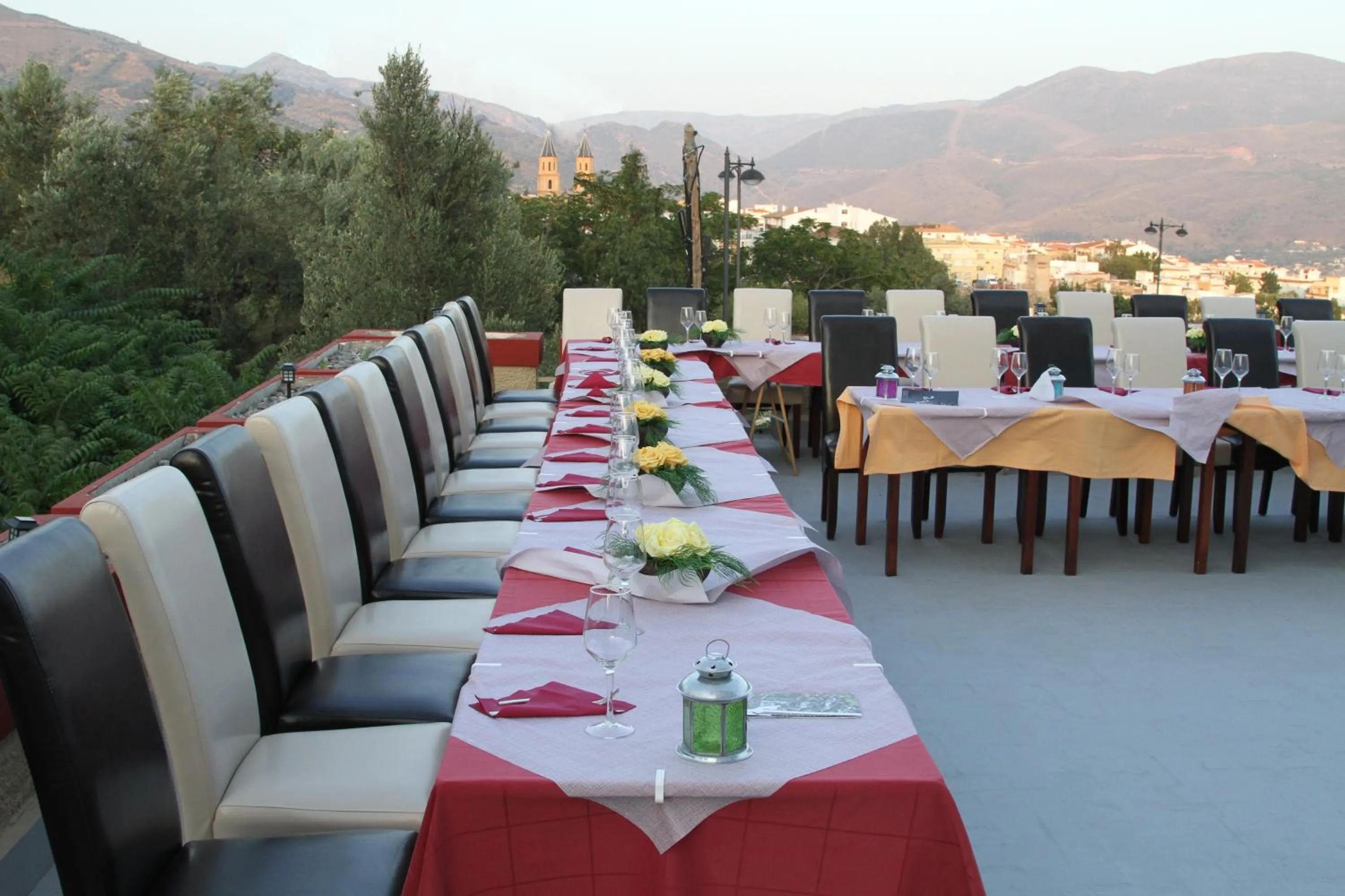 Restaurant/places to eat in Hotel Puerta Nazarí