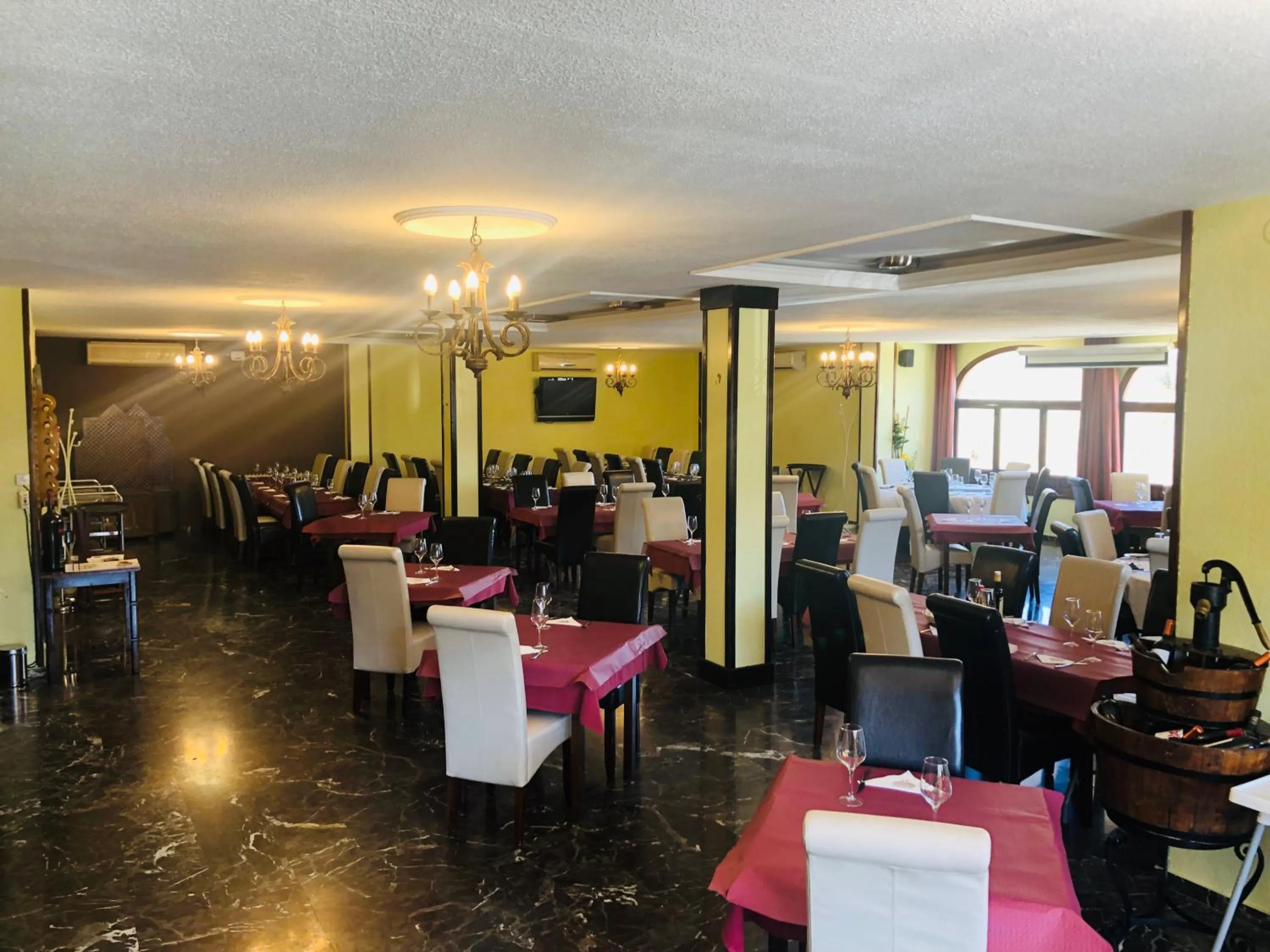 Restaurant/places to eat in Hotel Puerta Nazarí