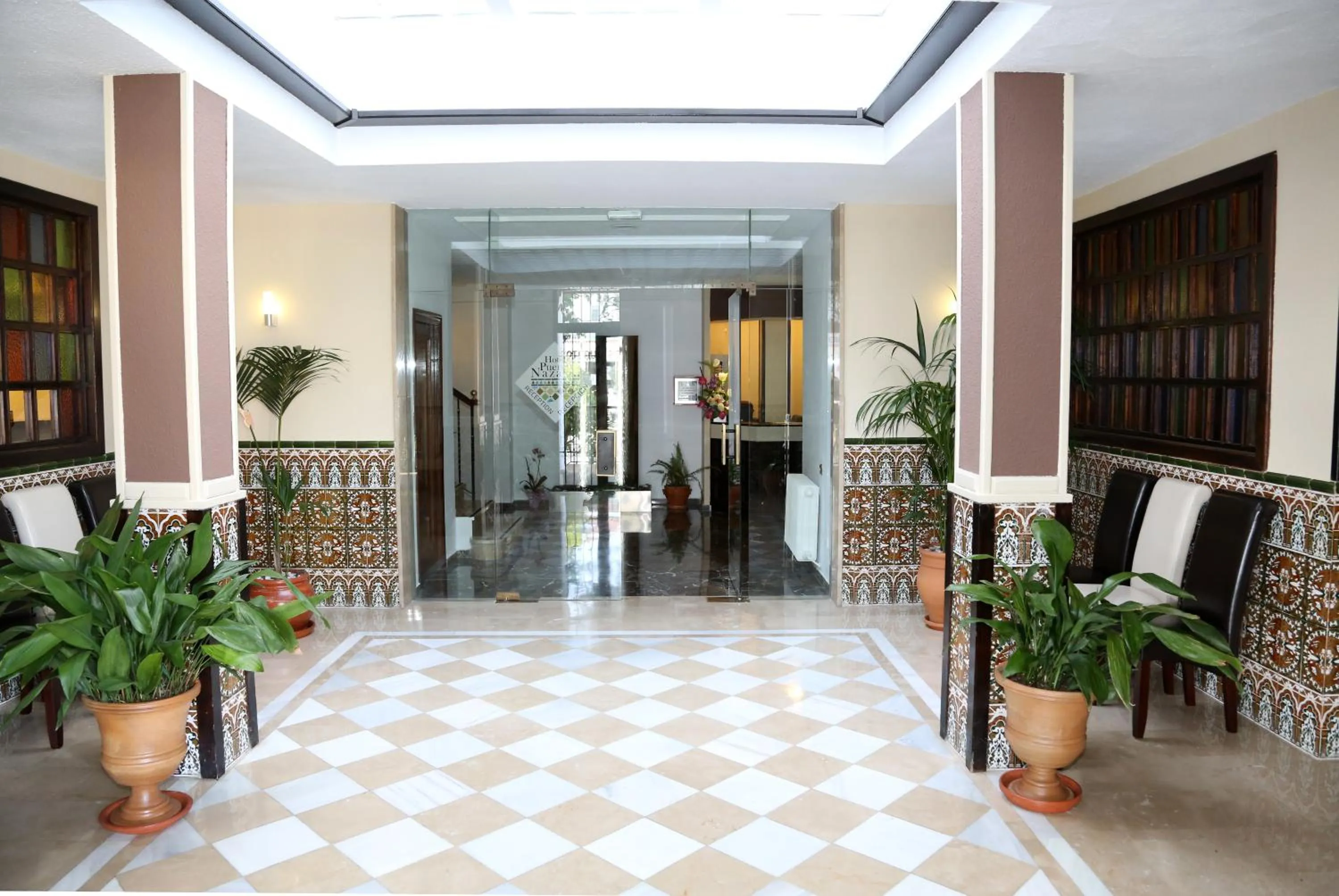 Lobby or reception in Hotel Puerta Nazarí