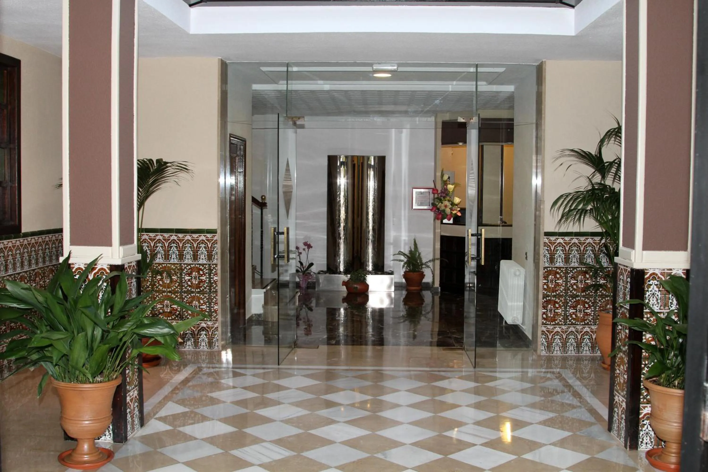 Lobby or reception in Hotel Puerta Nazarí