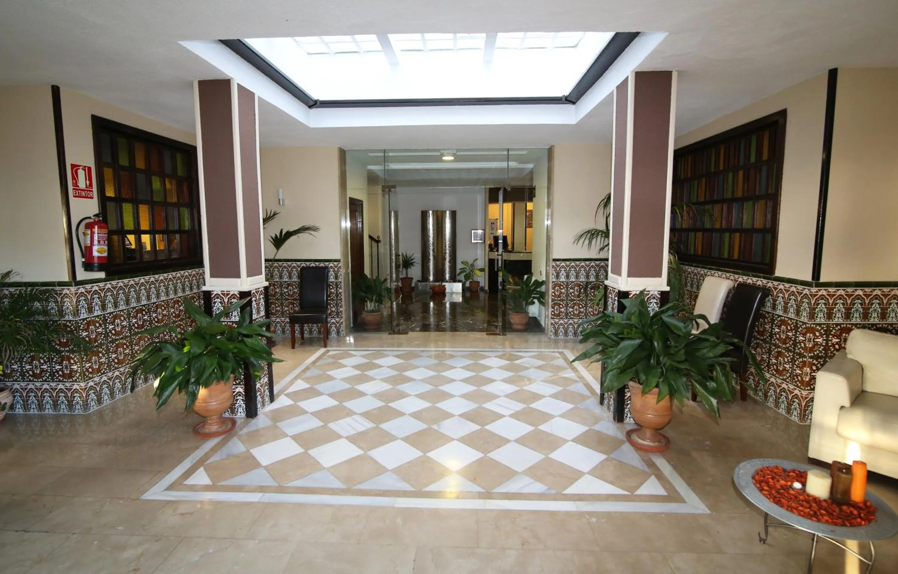 Lobby or reception in Hotel Puerta Nazarí