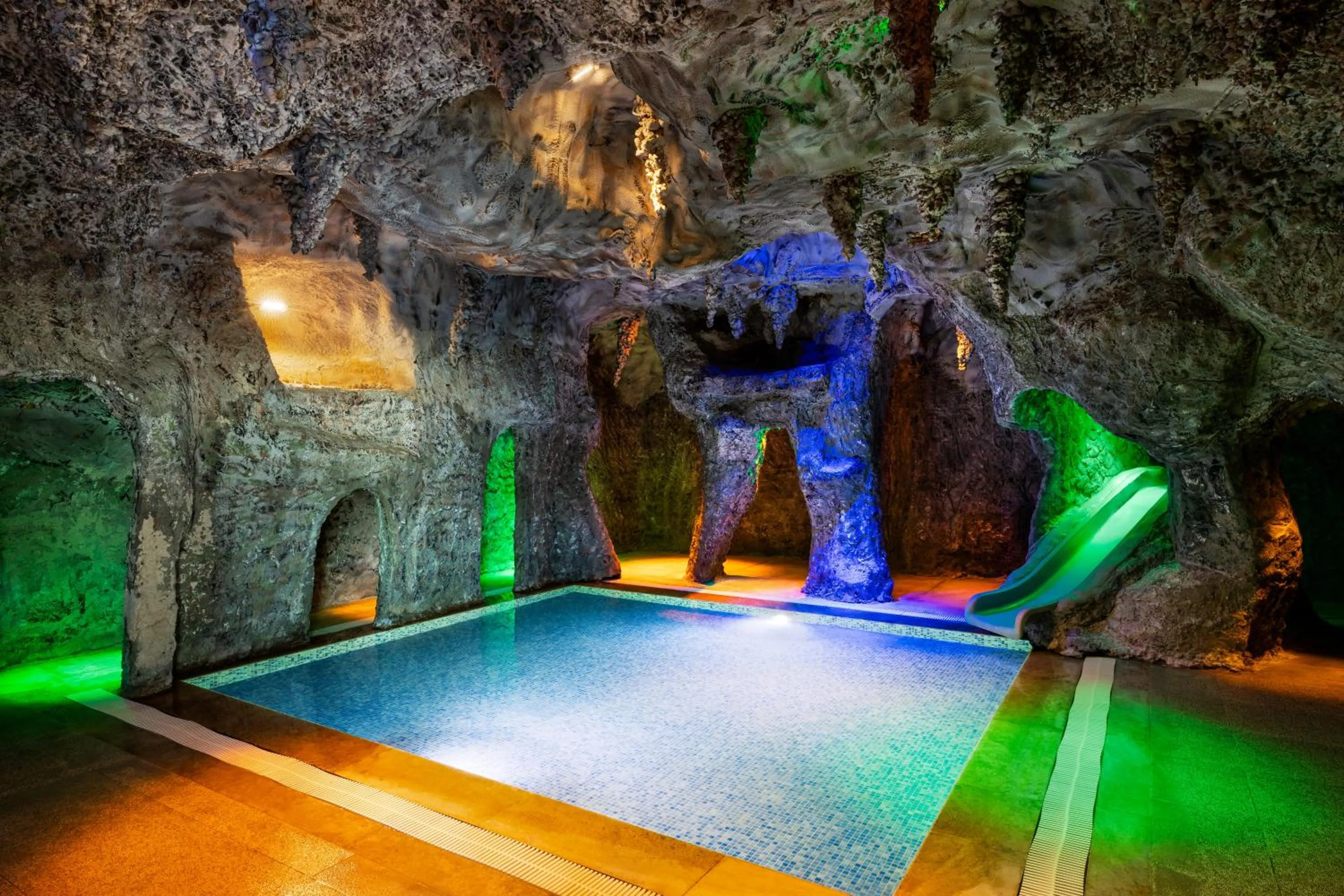 Hot Spring Bath in Wyndham Afyonkarahisar Thermal&Spa