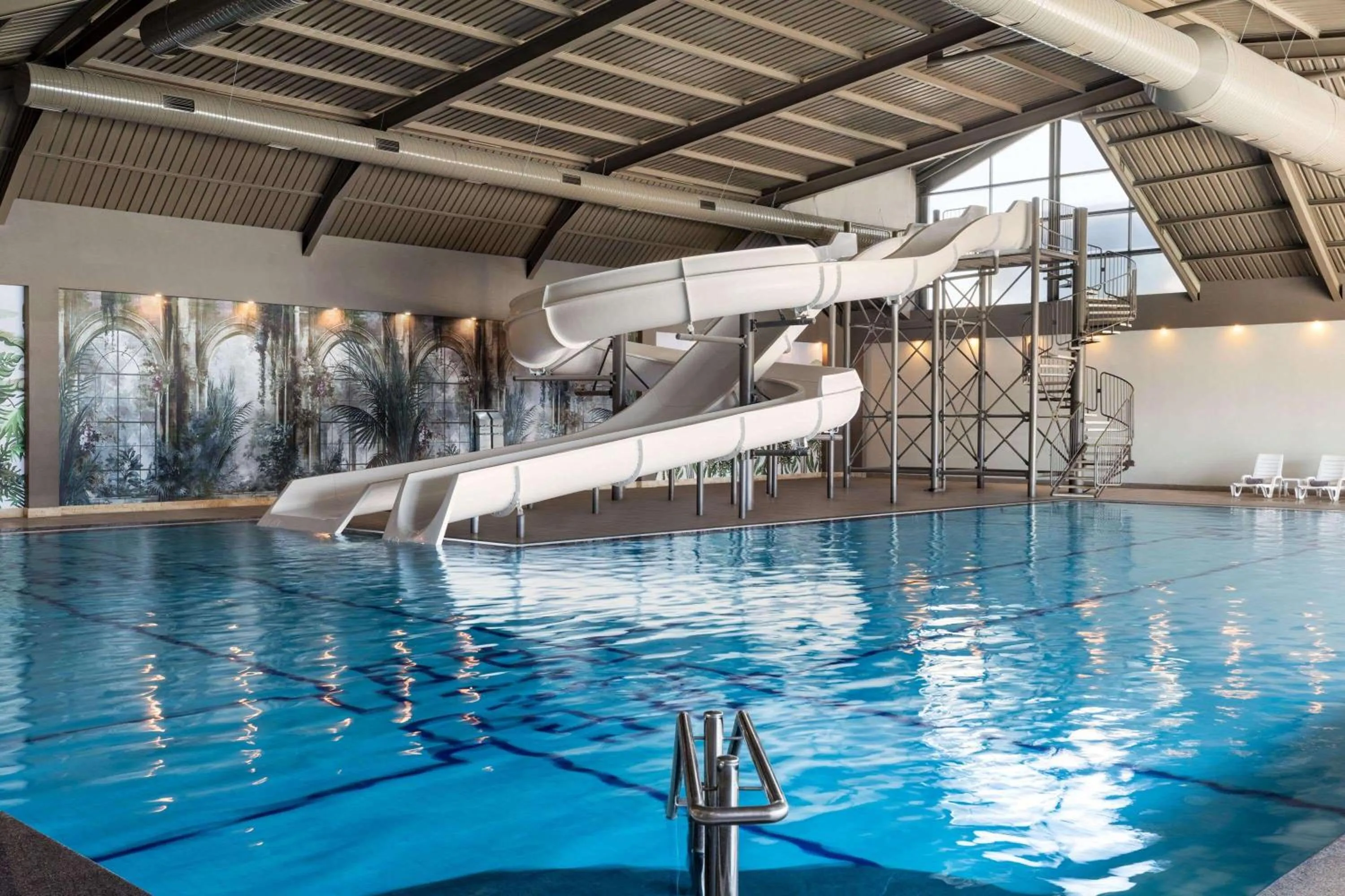 Swimming pool in Wyndham Afyonkarahisar Thermal&Spa