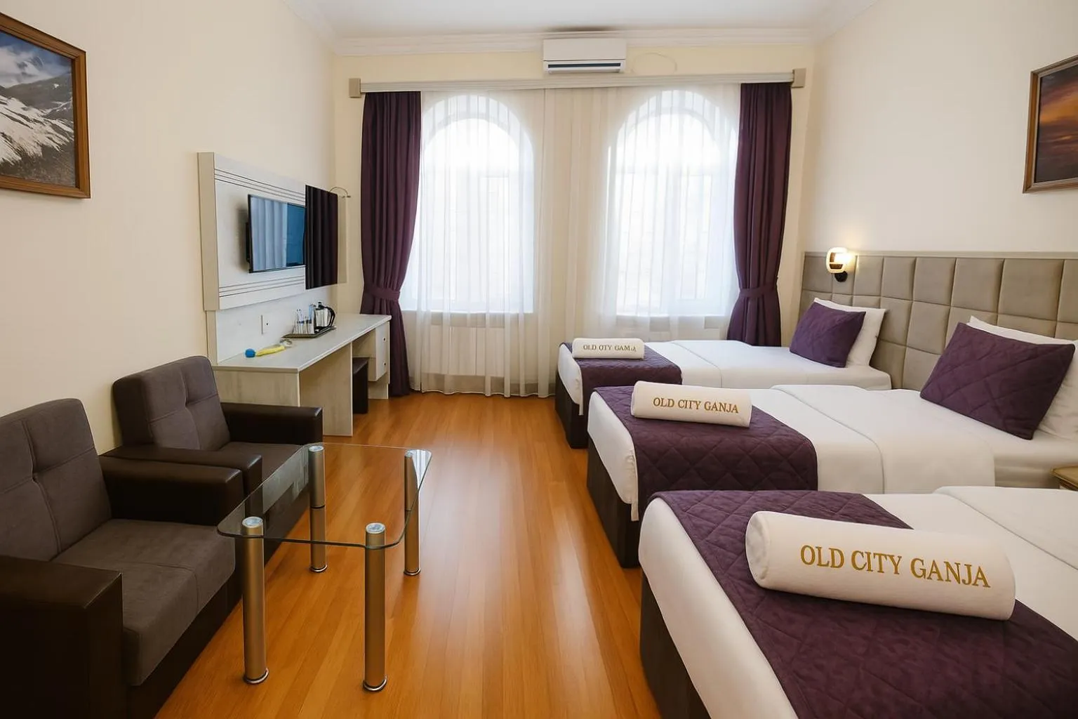 Communal lounge/ TV room, Bed in Old City Ganja