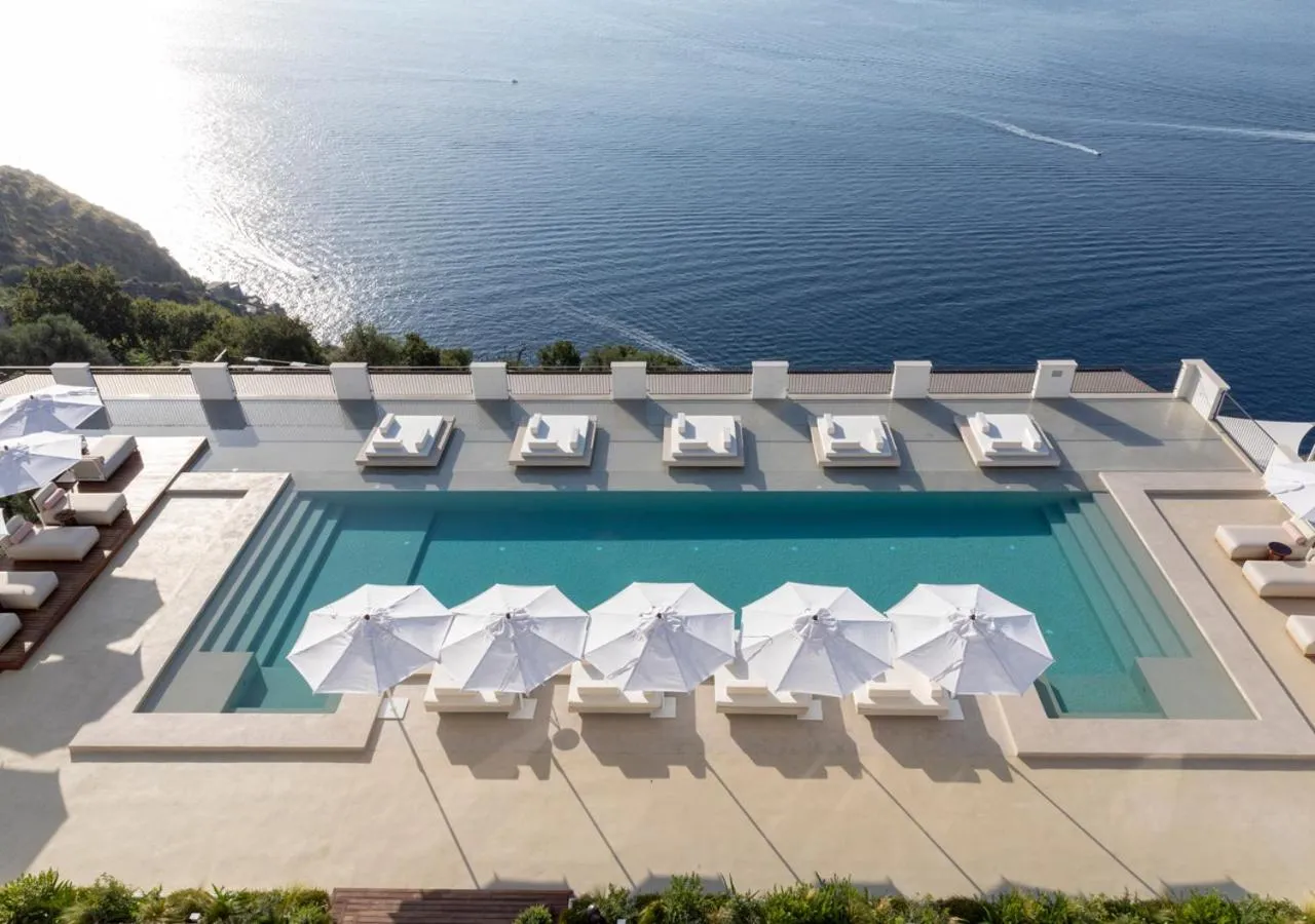 Swimming pool in Furore Grand Hotel