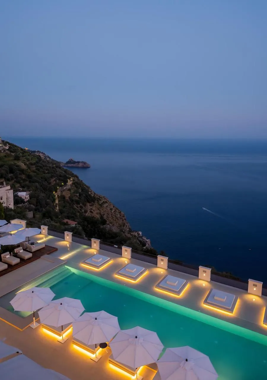 Swimming pool in Furore Grand Hotel