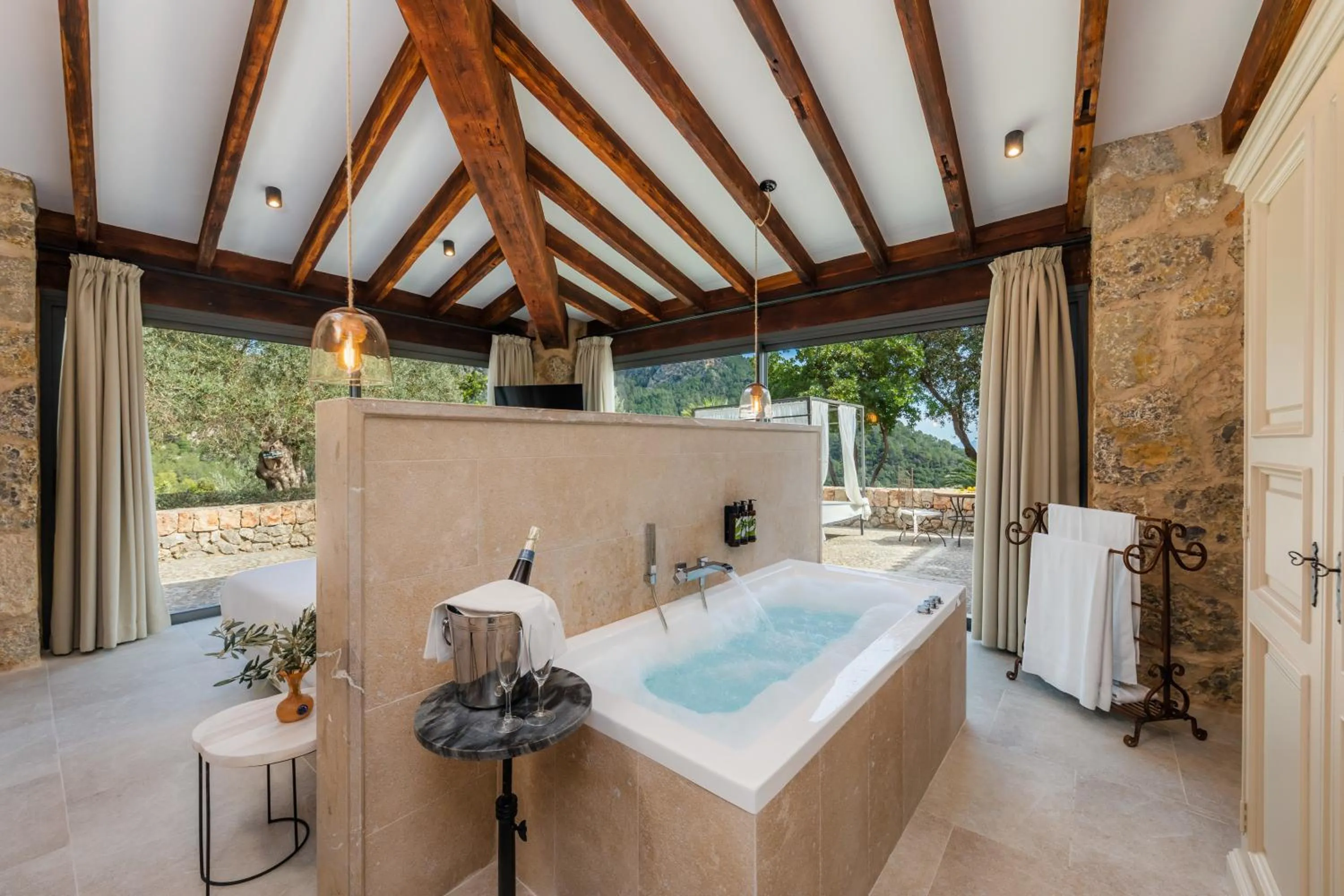 Hot Tub in Finca Albellons