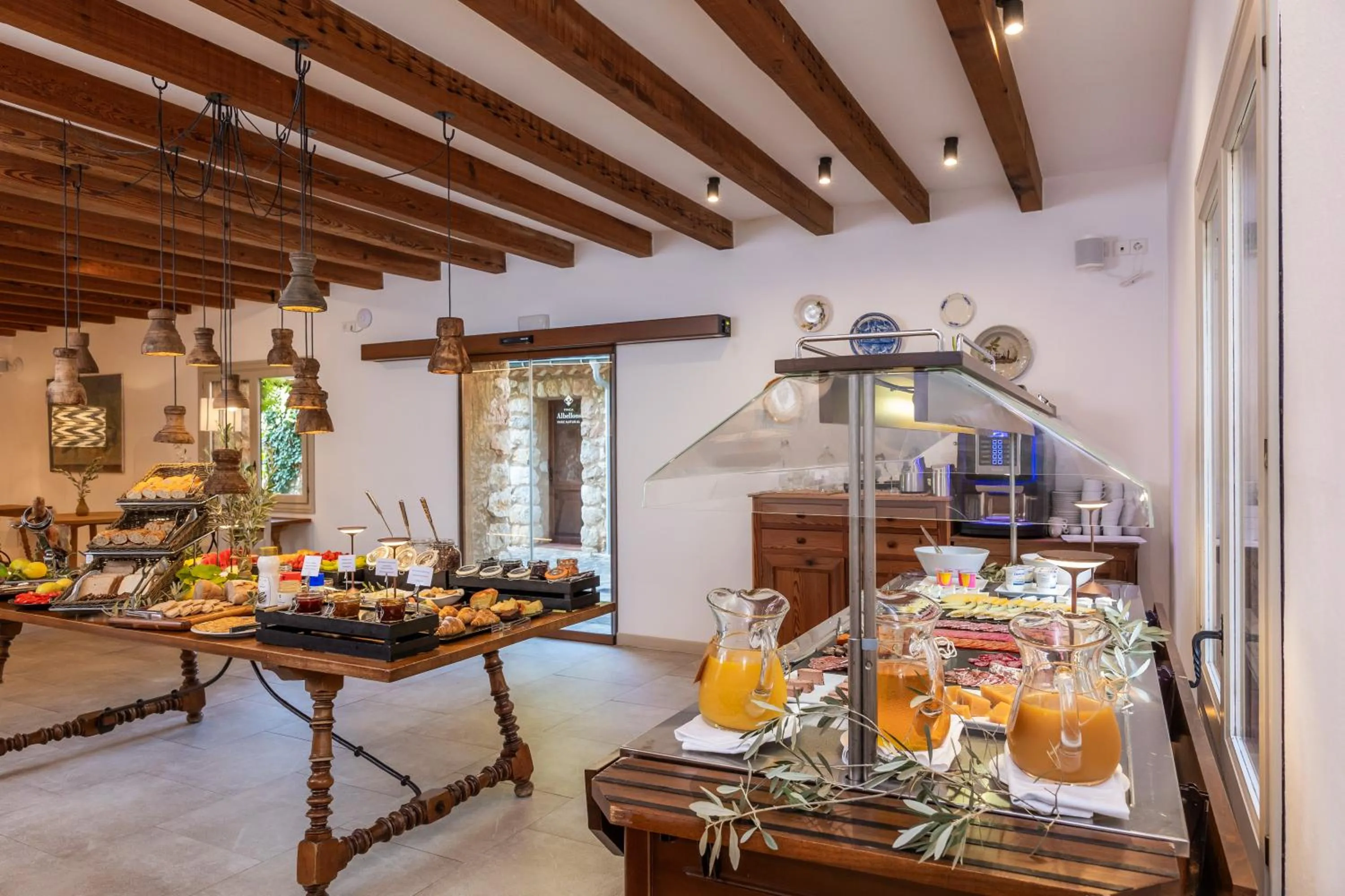 Food and drinks in Finca Albellons