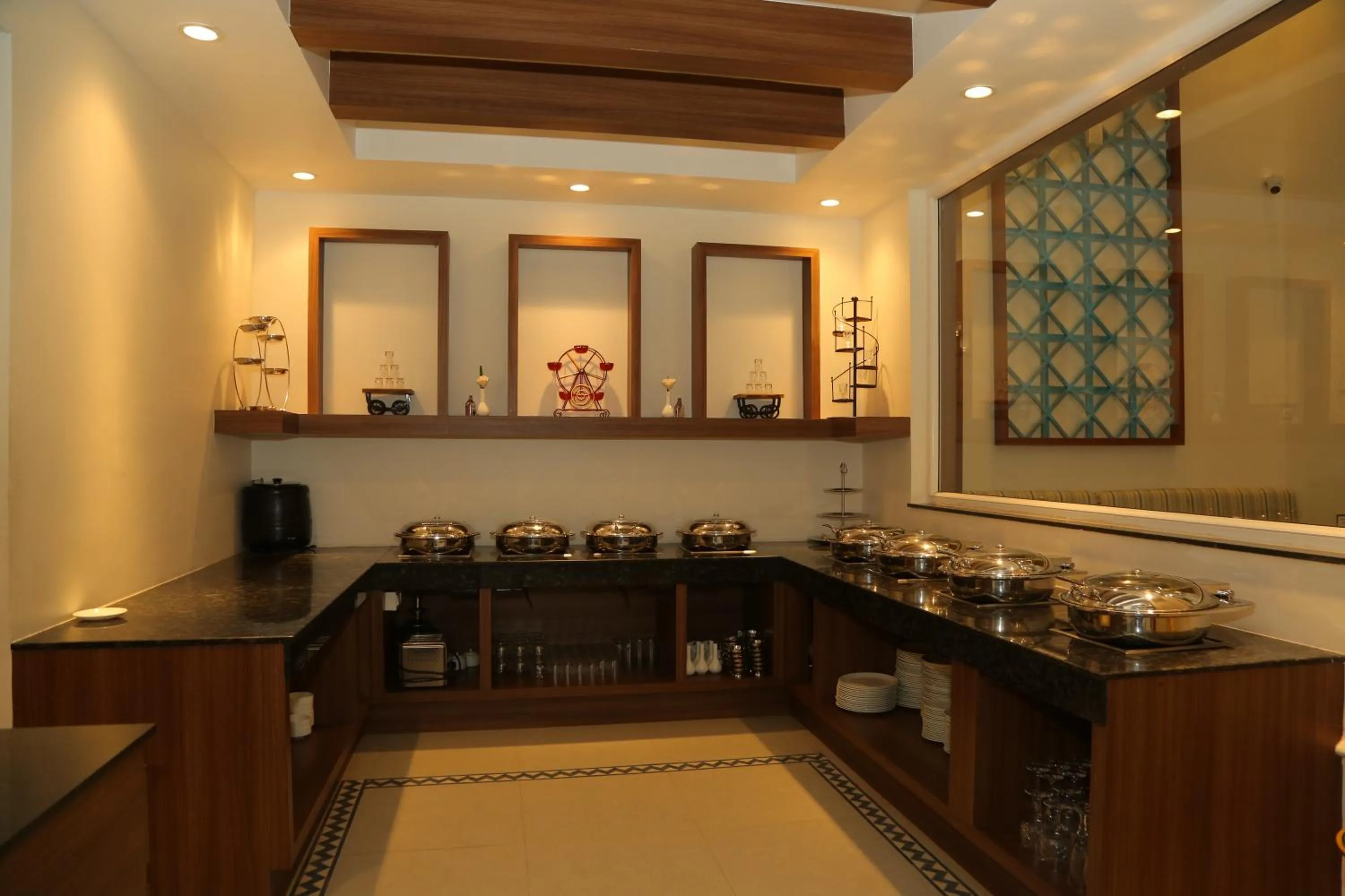 Restaurant/places to eat in Misty Ocean - A Bergamont Group of Hotel