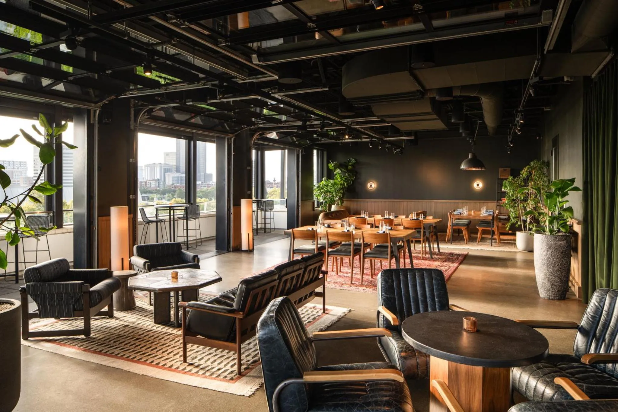 Restaurant/places to eat in The Junto Hotel