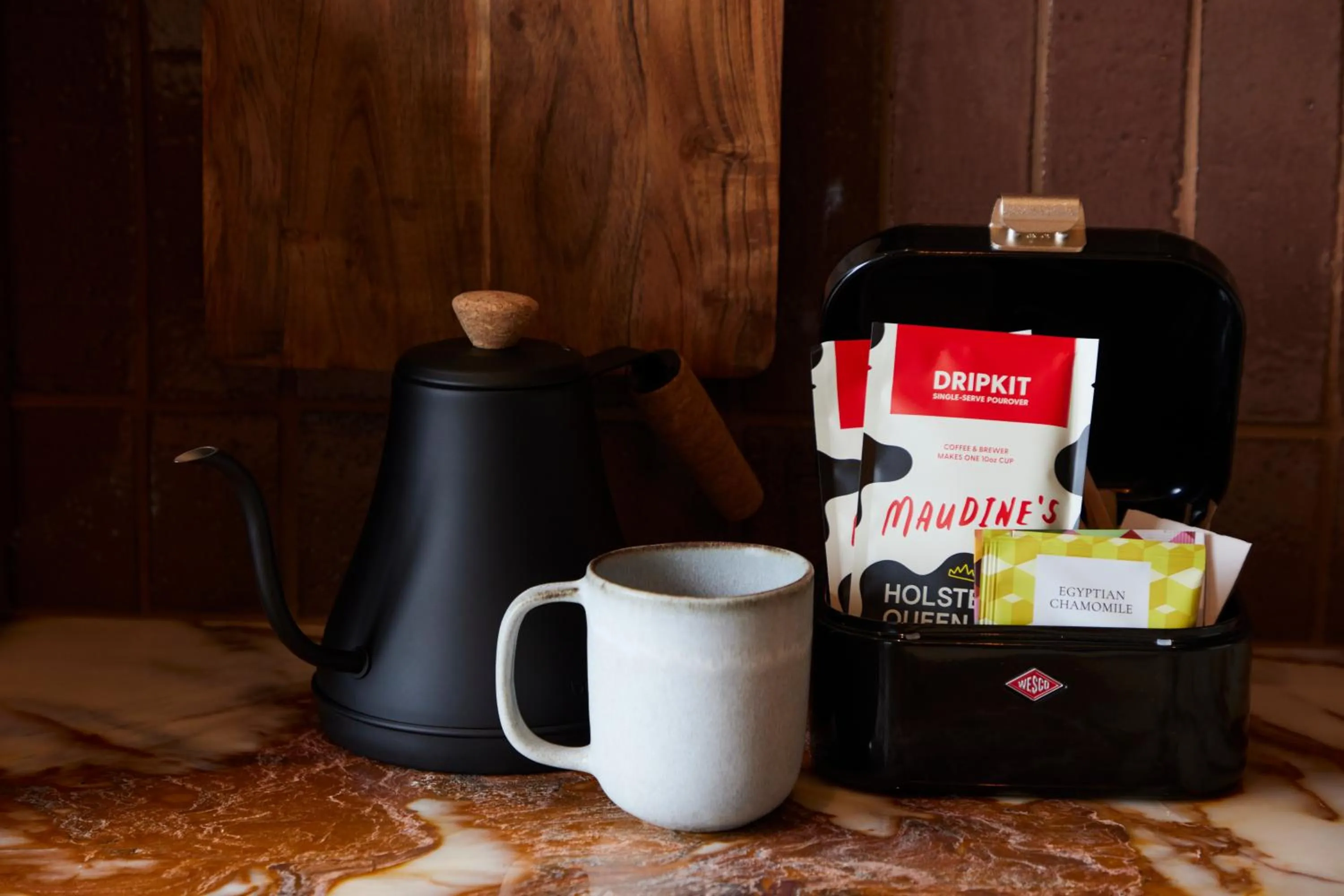 Coffee/tea facilities in The Junto Hotel