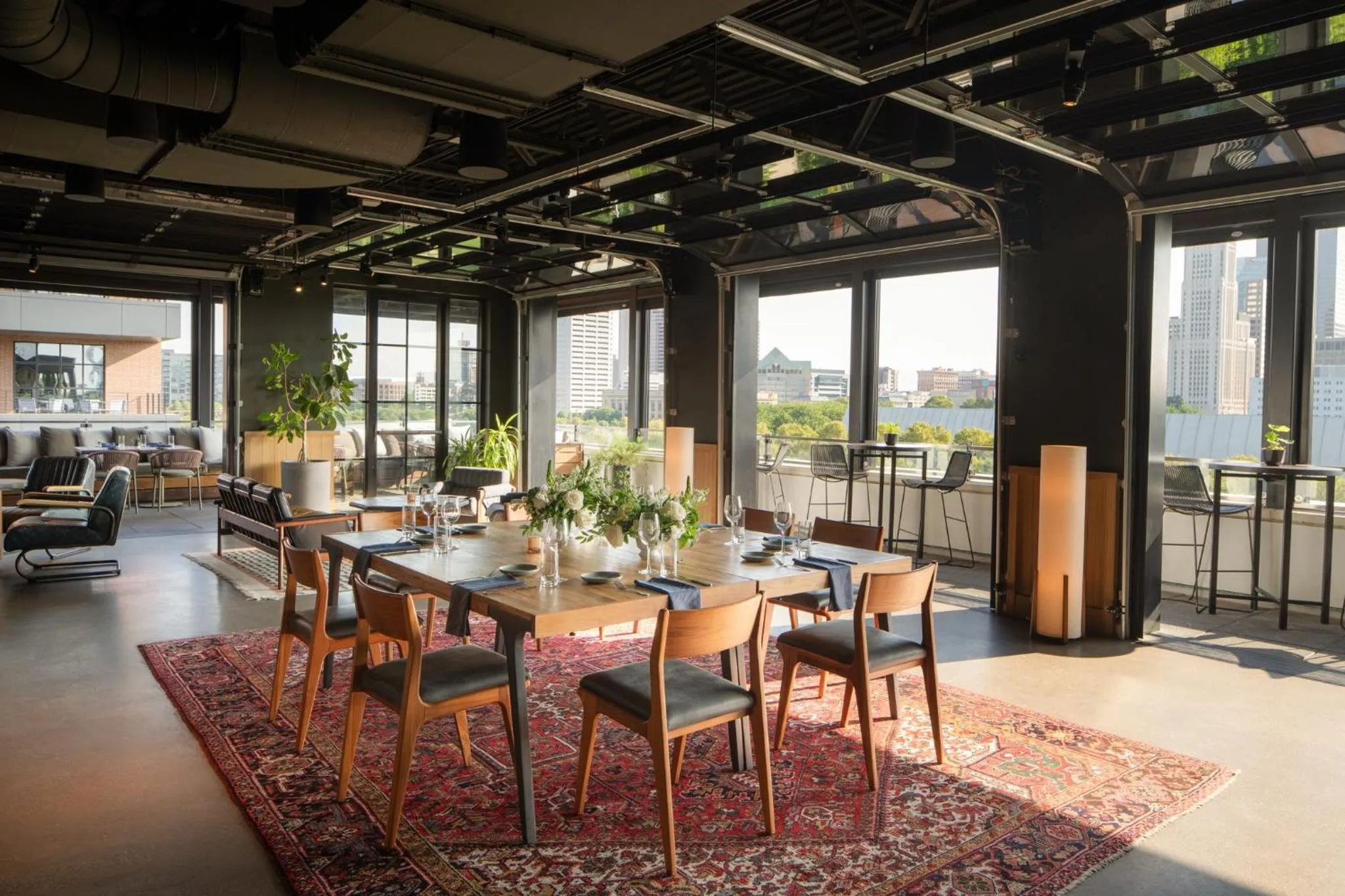 Restaurant/places to eat in The Junto Hotel