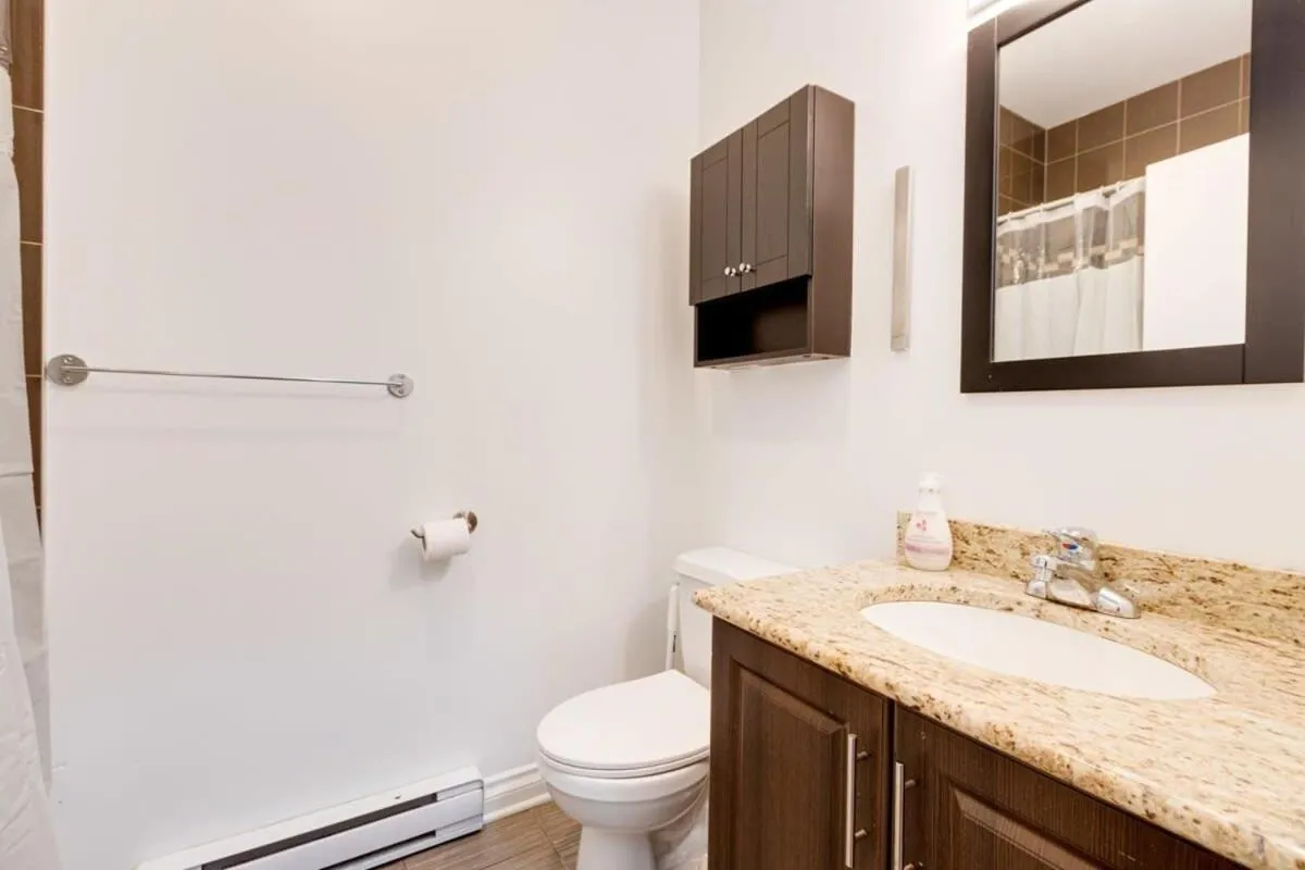 M11 Beautiful Cozy 2BR wAC Perfect Location