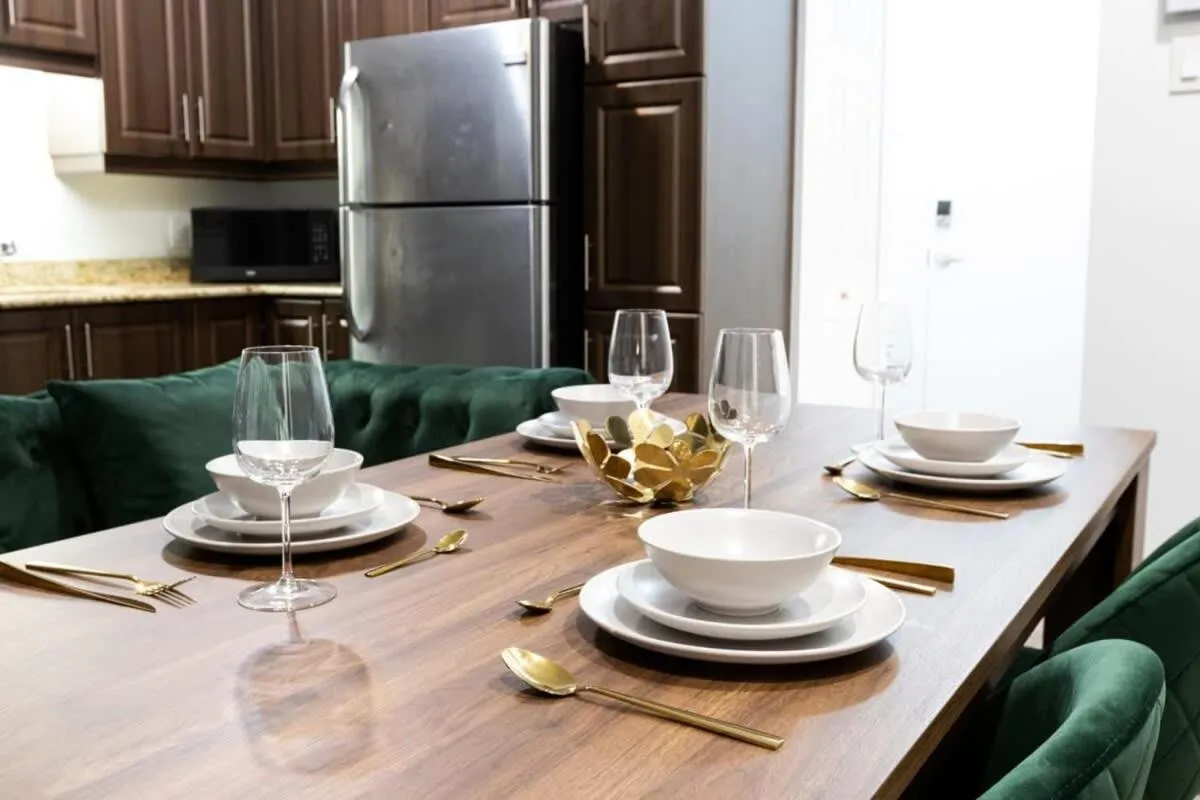 M11 Beautiful Cozy 2BR wAC Perfect Location