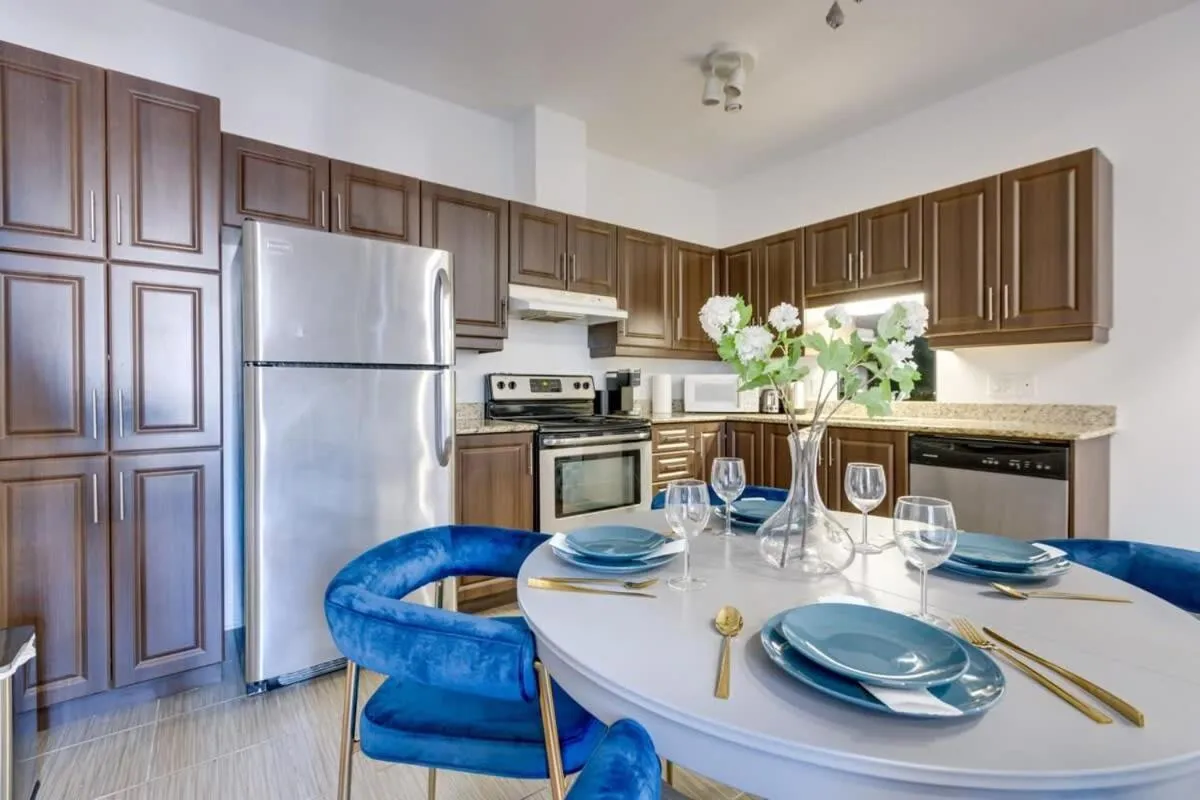 M11 Gorgeous 3BR wKingBed Perfect Location