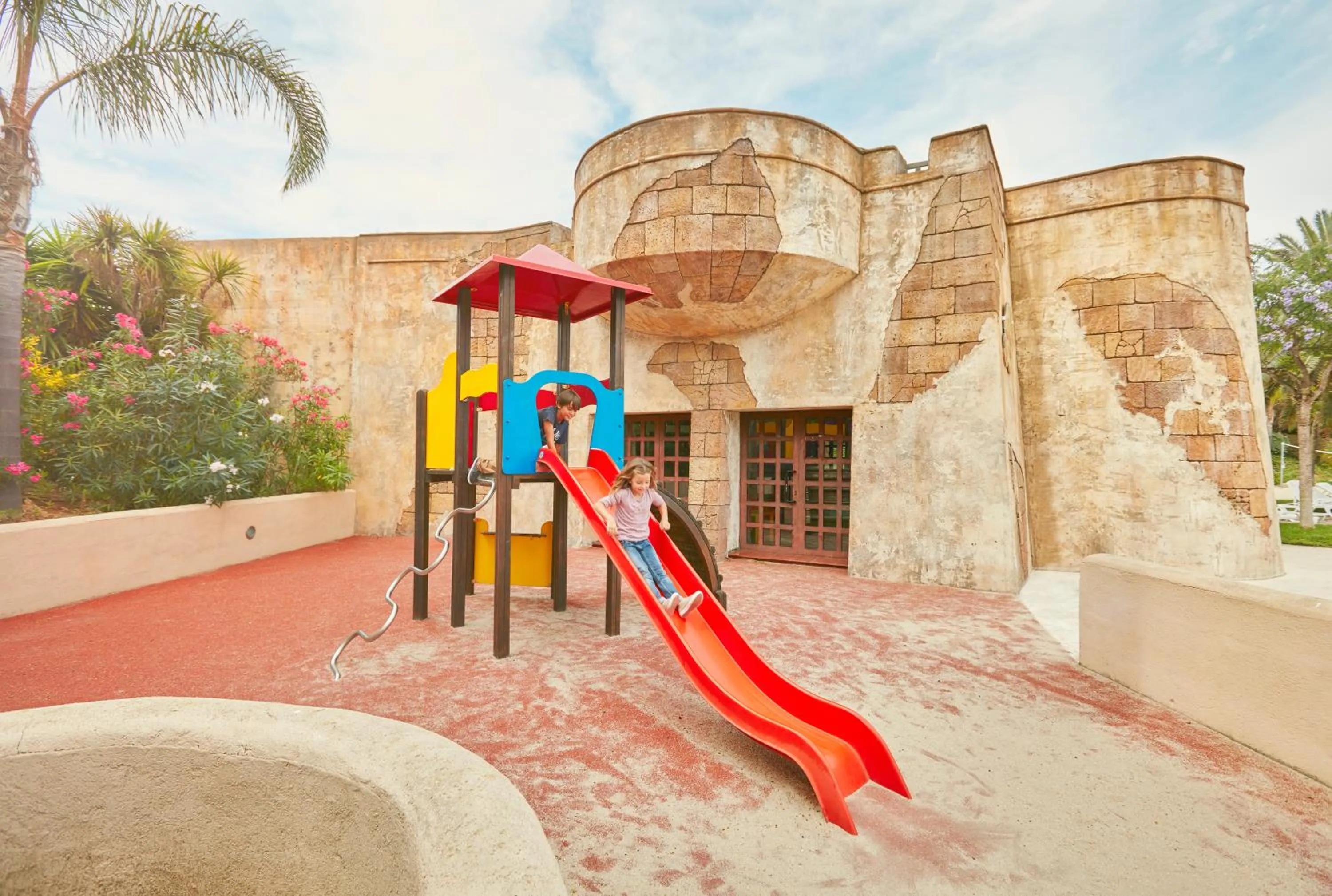 Area and facilities in PortAventura Hotel El Paso - Includes unlimited access to PortAventura Park & 1 access to Ferrari Land