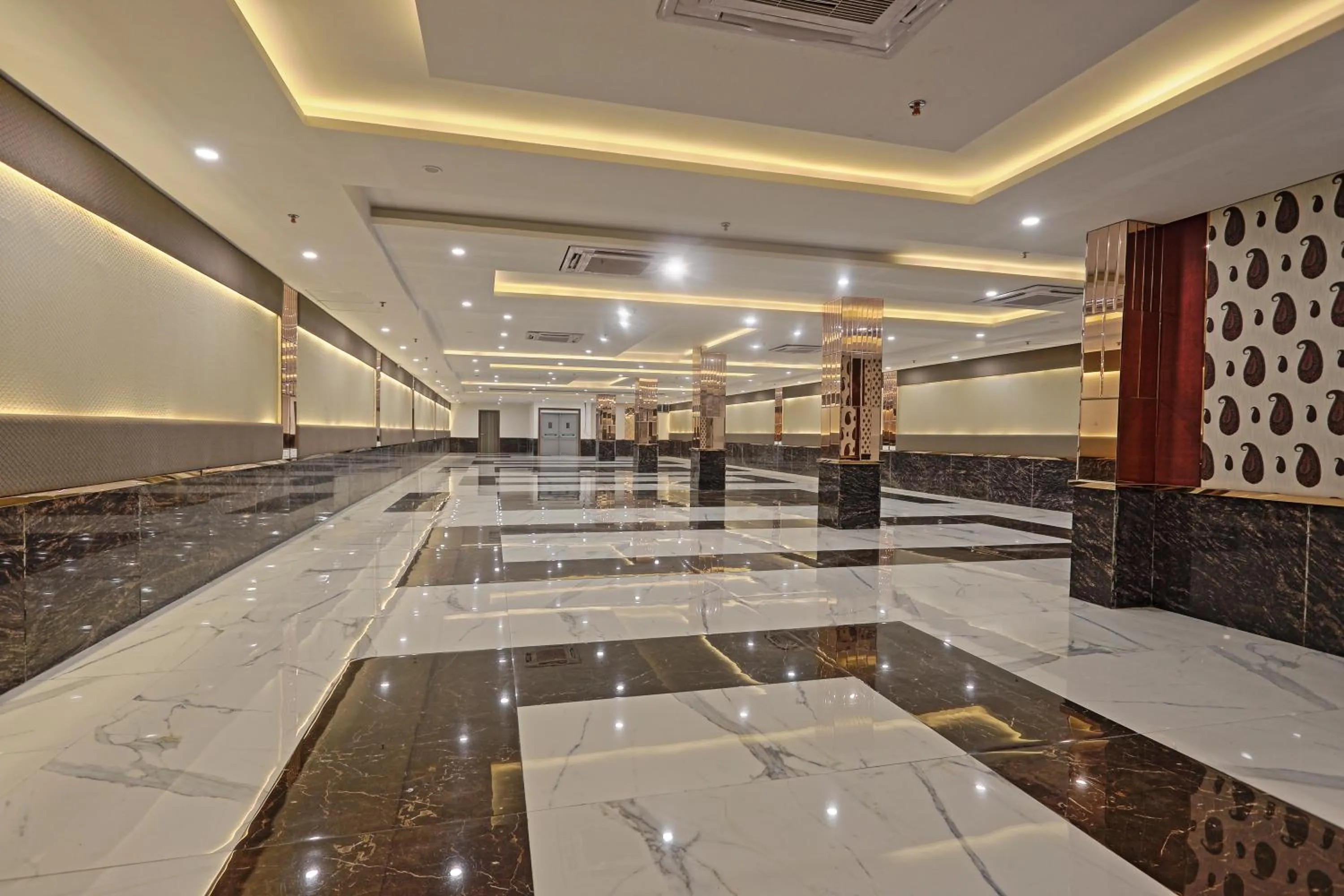 Banquet/Function facilities in Hotel Cardinal Oxmo Delhi Airport