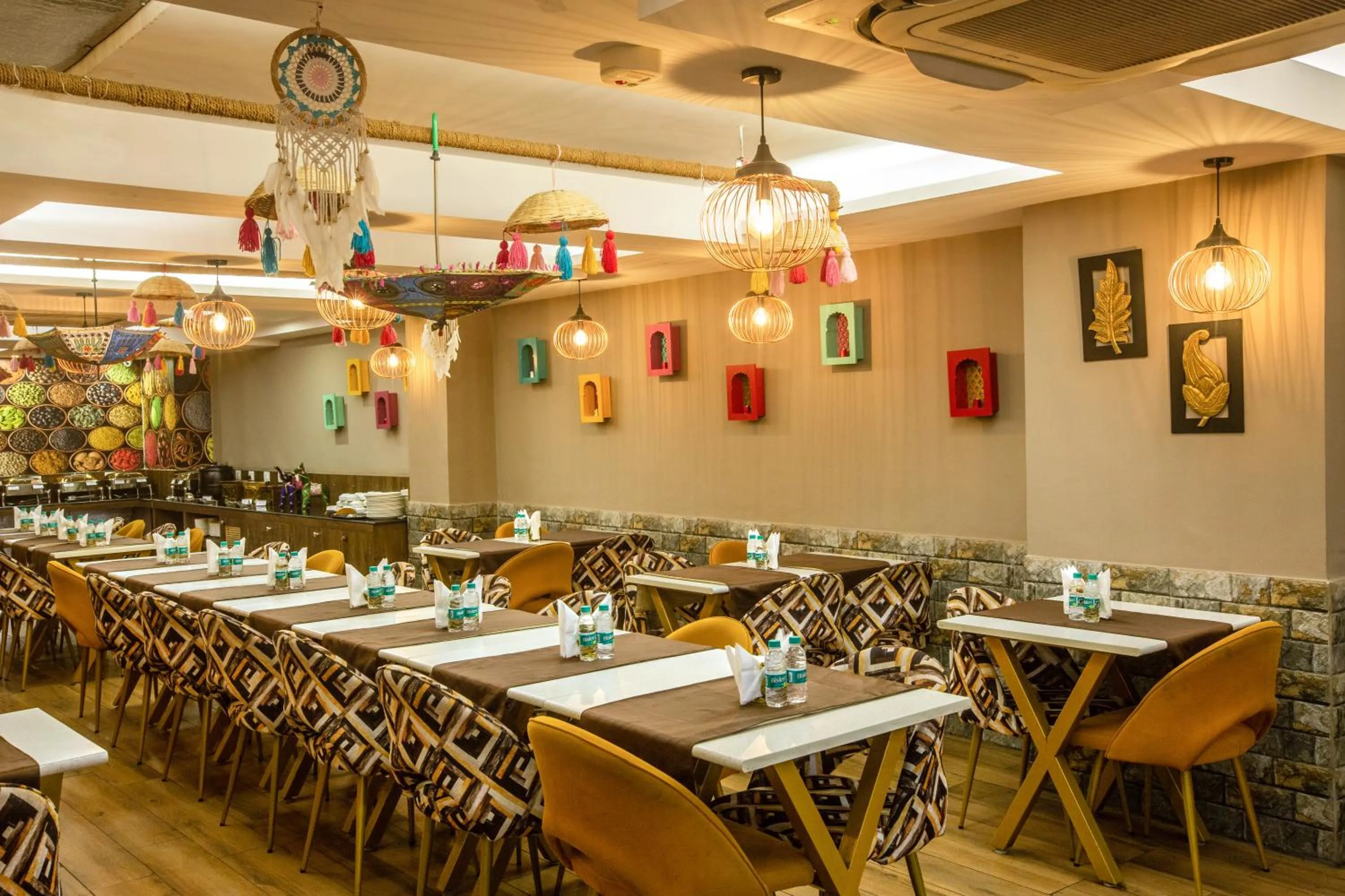 Restaurant/places to eat in Hotel Cardinal Oxmo Delhi Airport