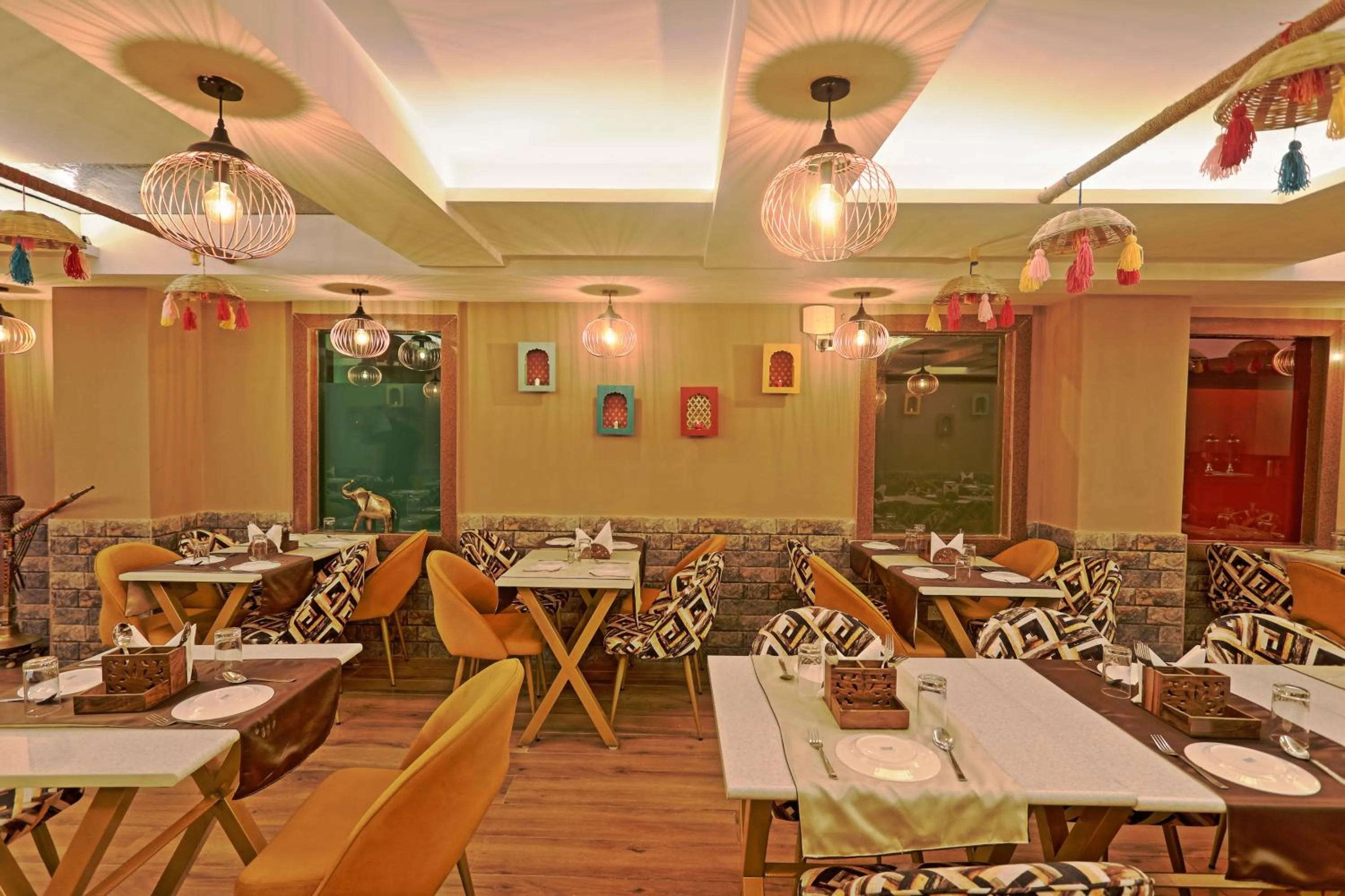 Restaurant/places to eat in Hotel Cardinal Oxmo Delhi Airport