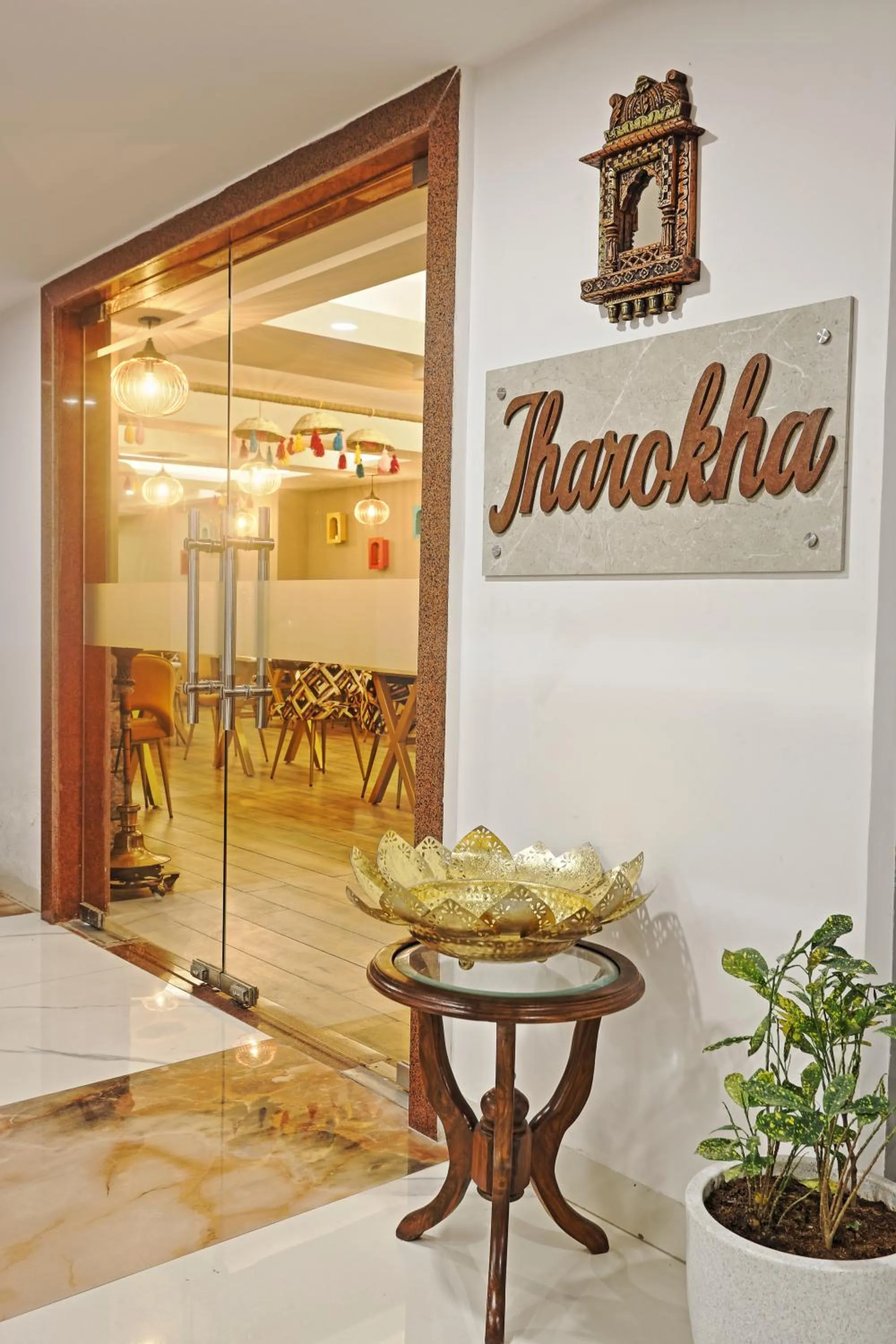 Restaurant/places to eat in Hotel Cardinal Oxmo Delhi Airport