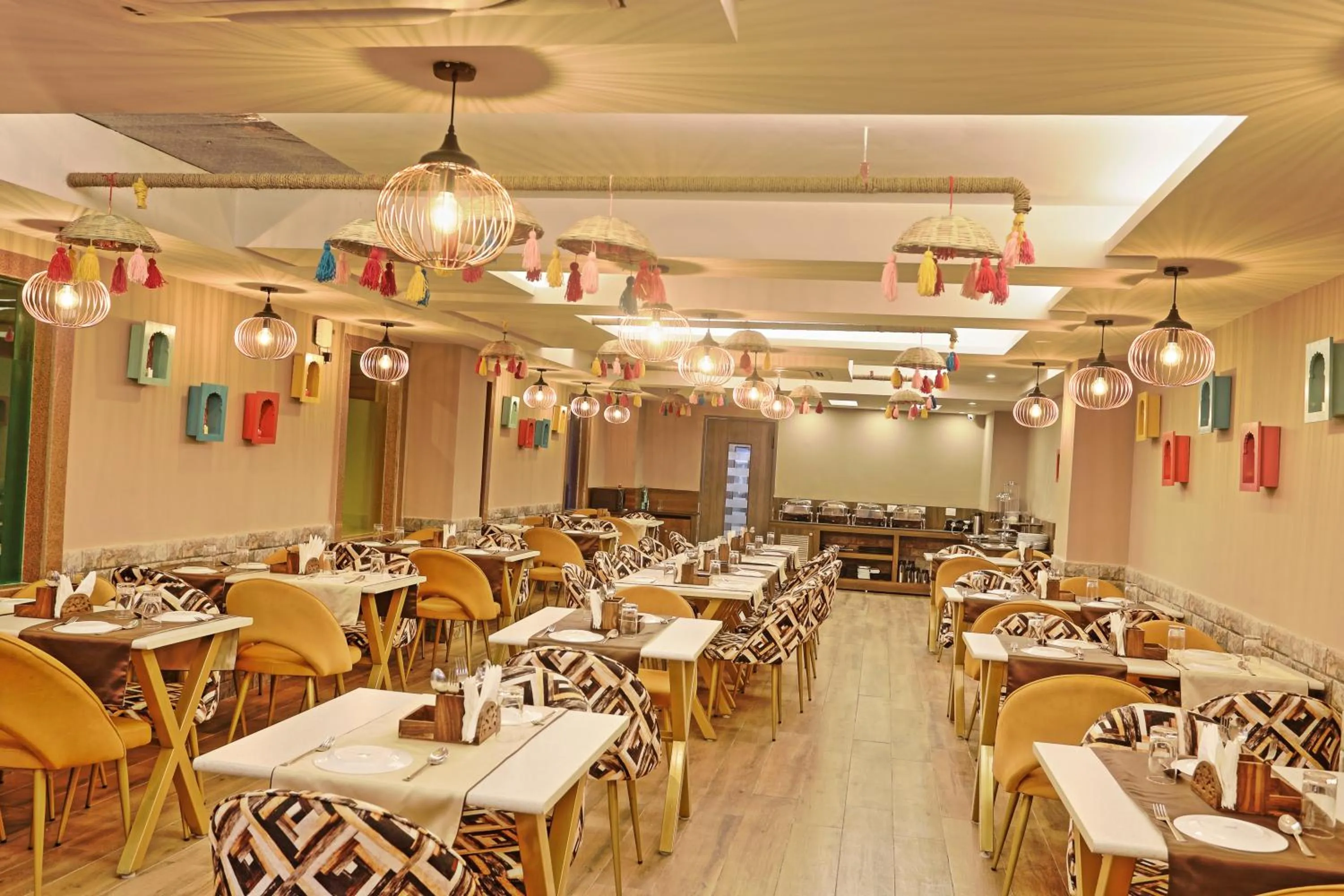 Restaurant/places to eat in Hotel Cardinal Oxmo Delhi Airport